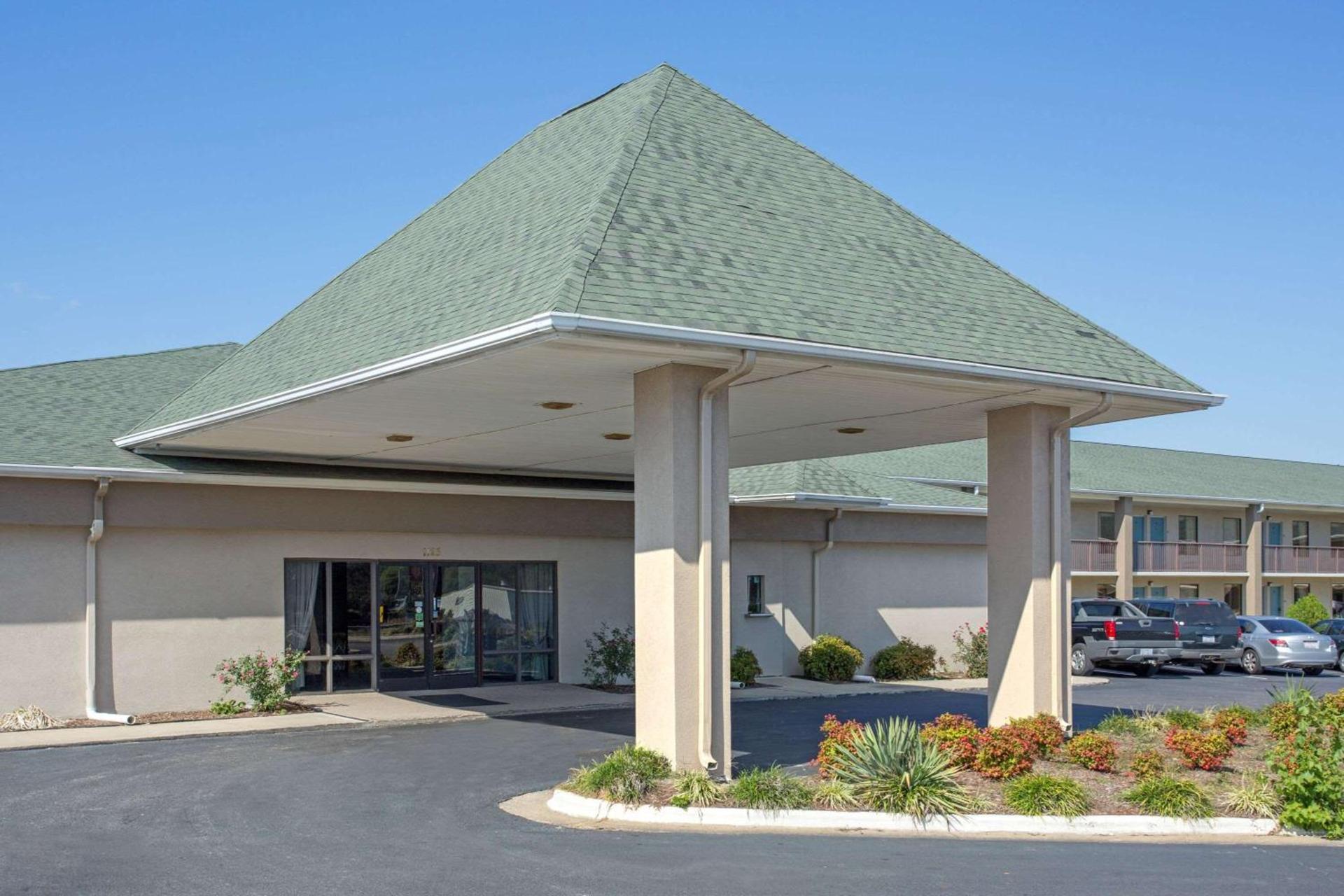 Super 8 by Wyndham Dunn — hotel in Dunn