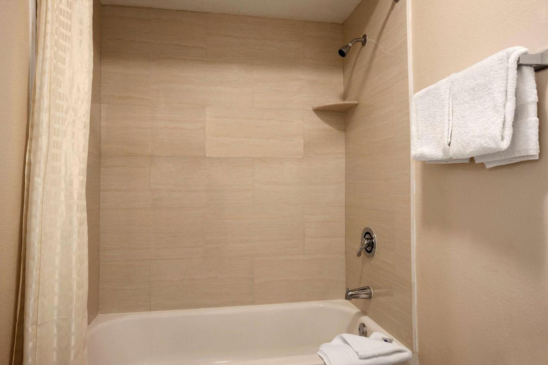 Super 8 by Wyndham Rahway/Newark photo 27