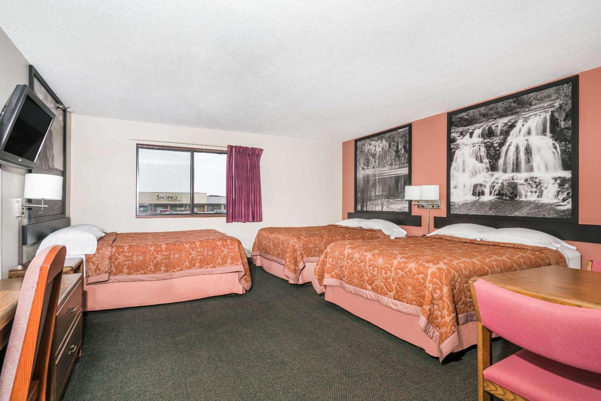 Super 8 by Wyndham Perham photo 14