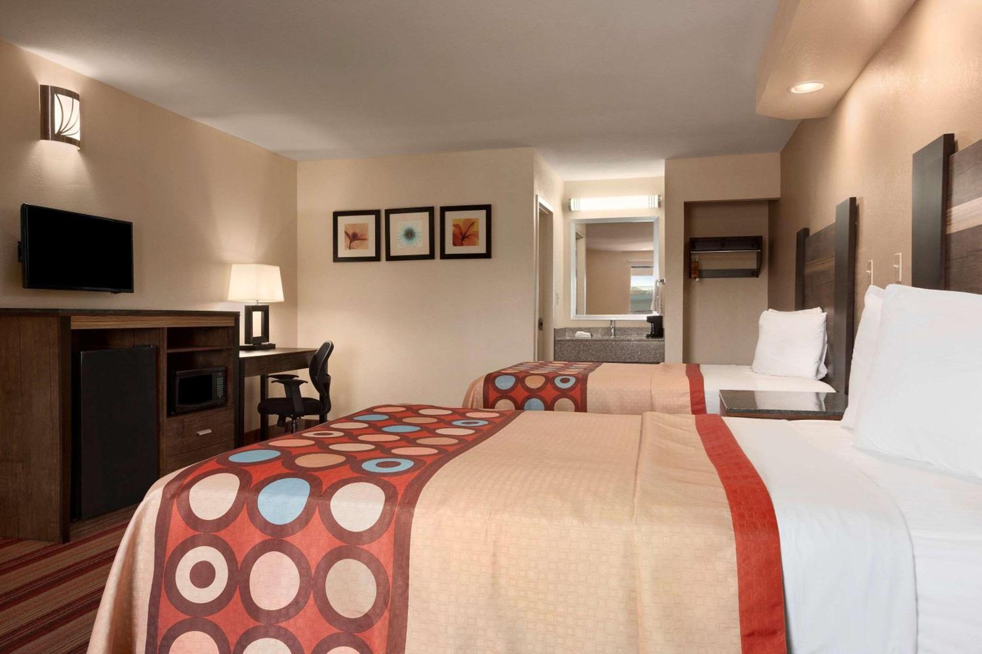 Super 8 by Wyndham Rahway/Newark photo 28
