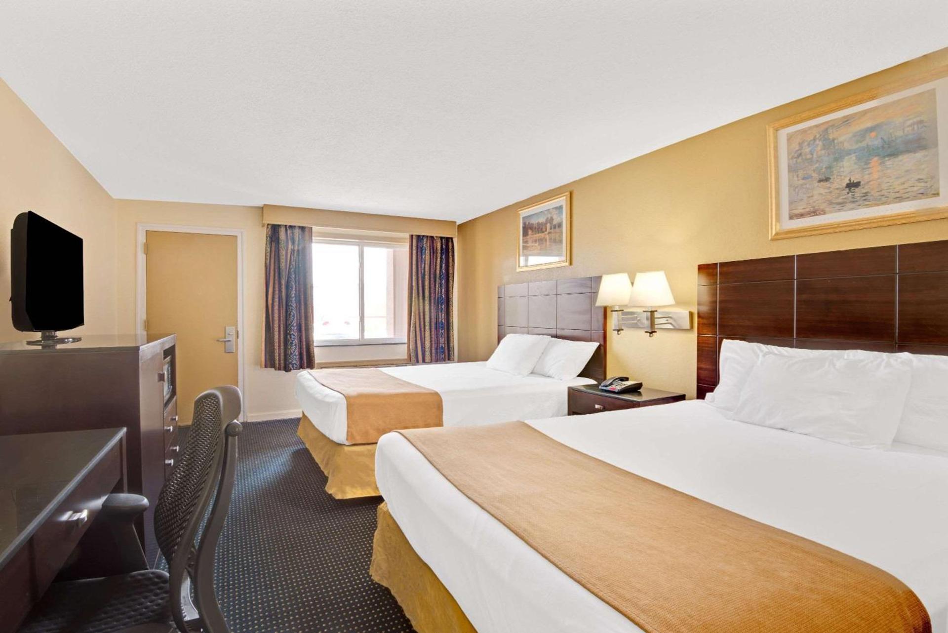 Super 8 by Wyndham Milford/New Haven photo 6