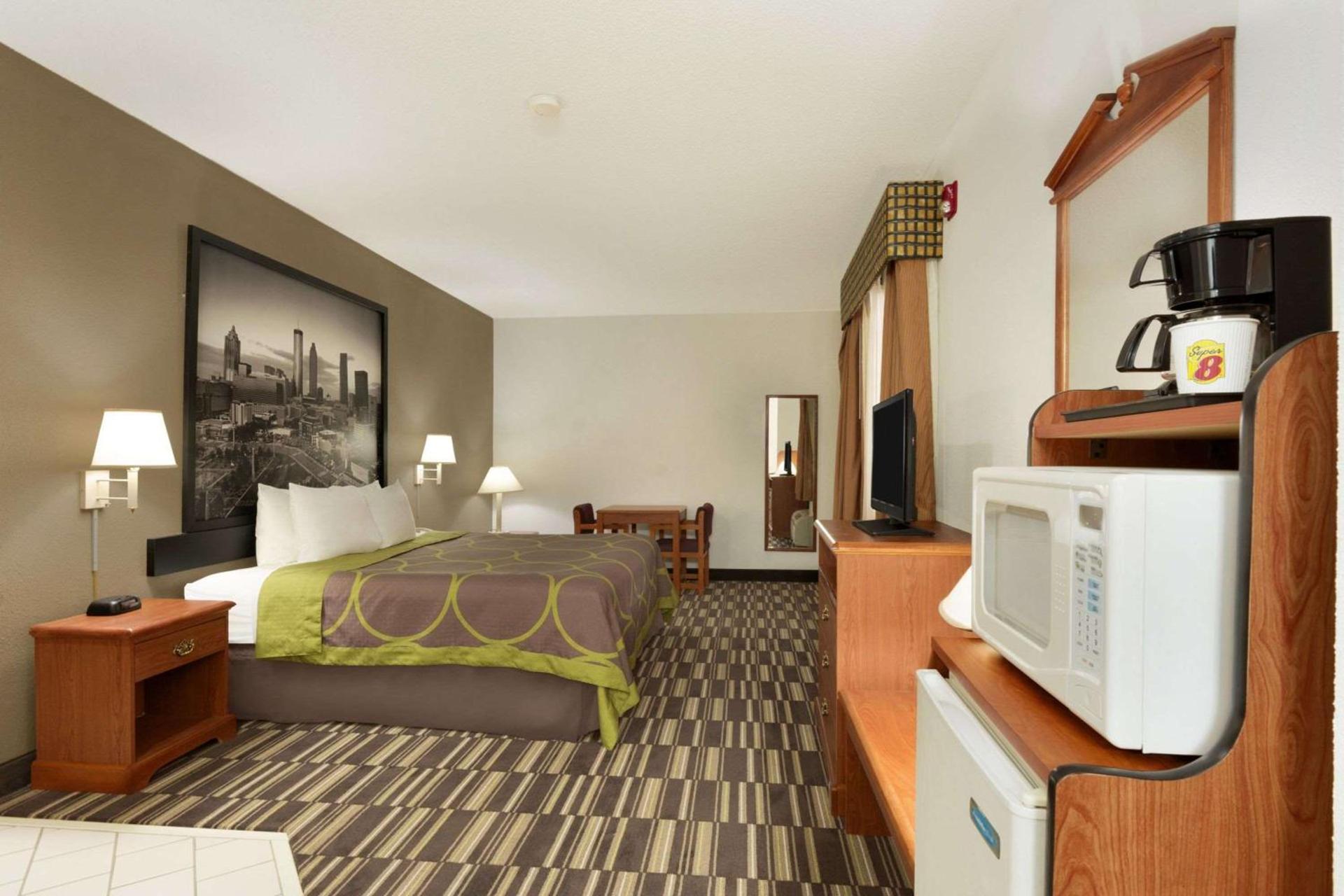 Super 8 by Wyndham Chatsworth/Dalton photo 11