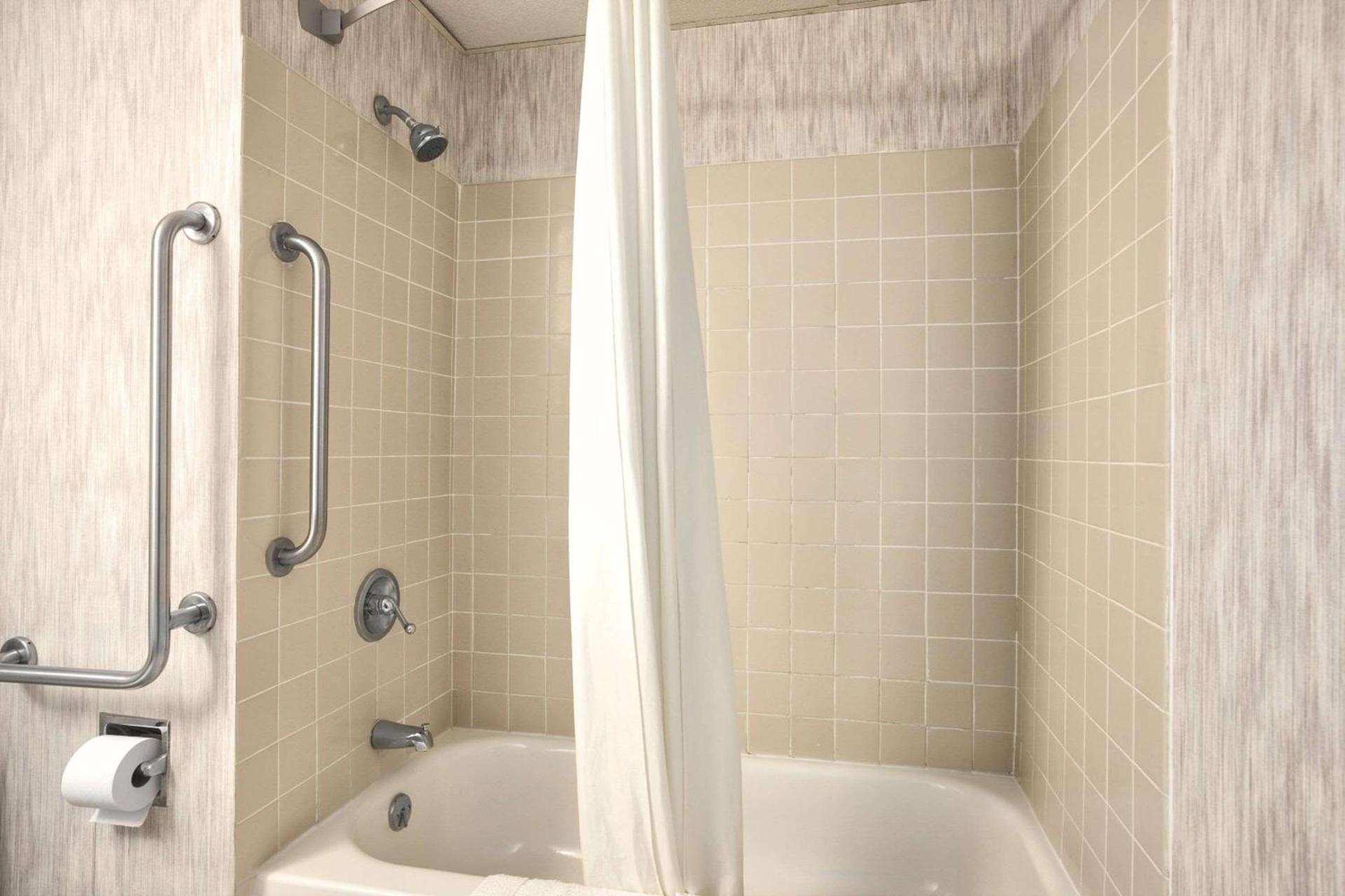 Quality Inn photo 8