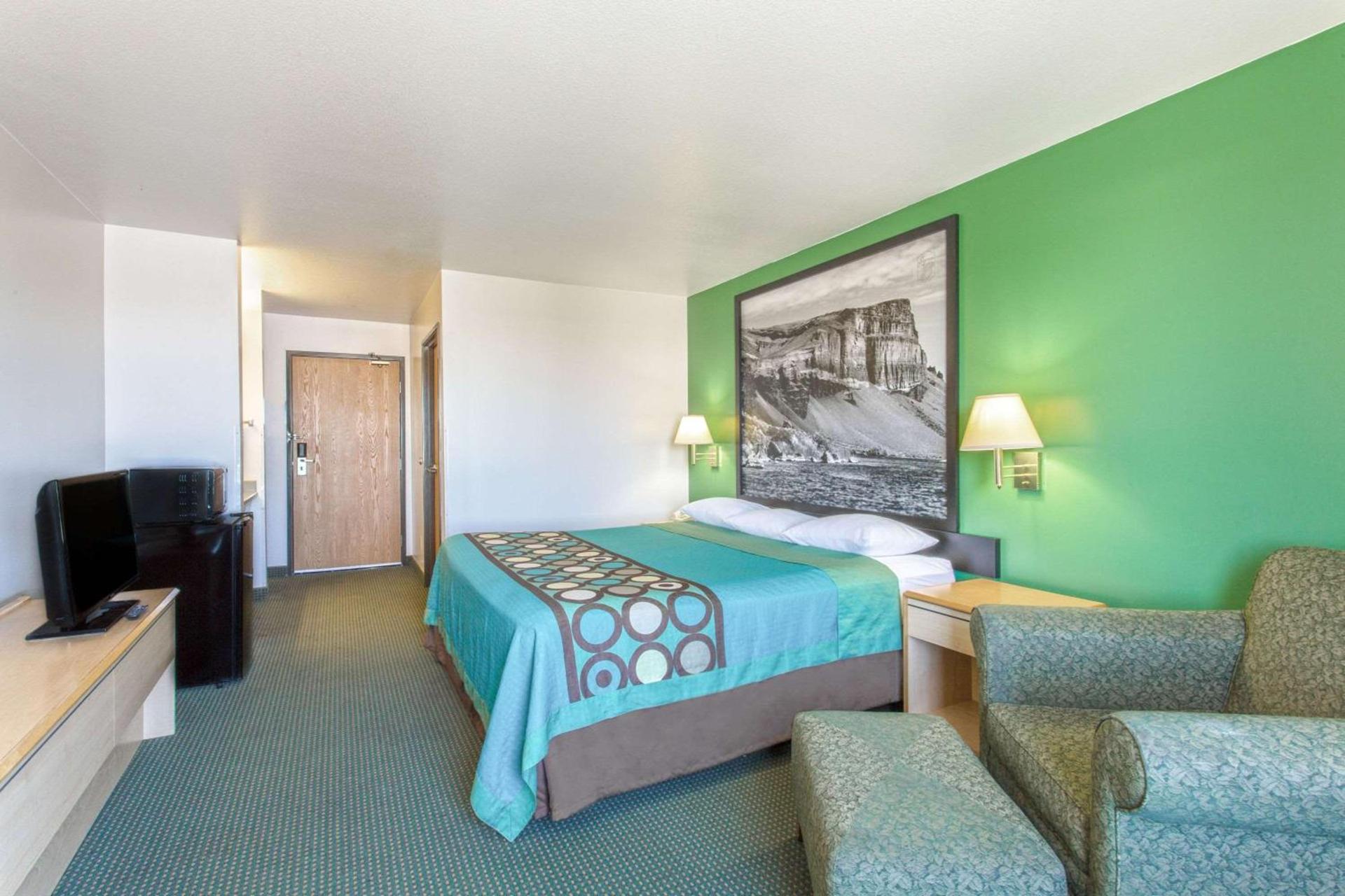Super 8 by Wyndham Heyburn photo 6
