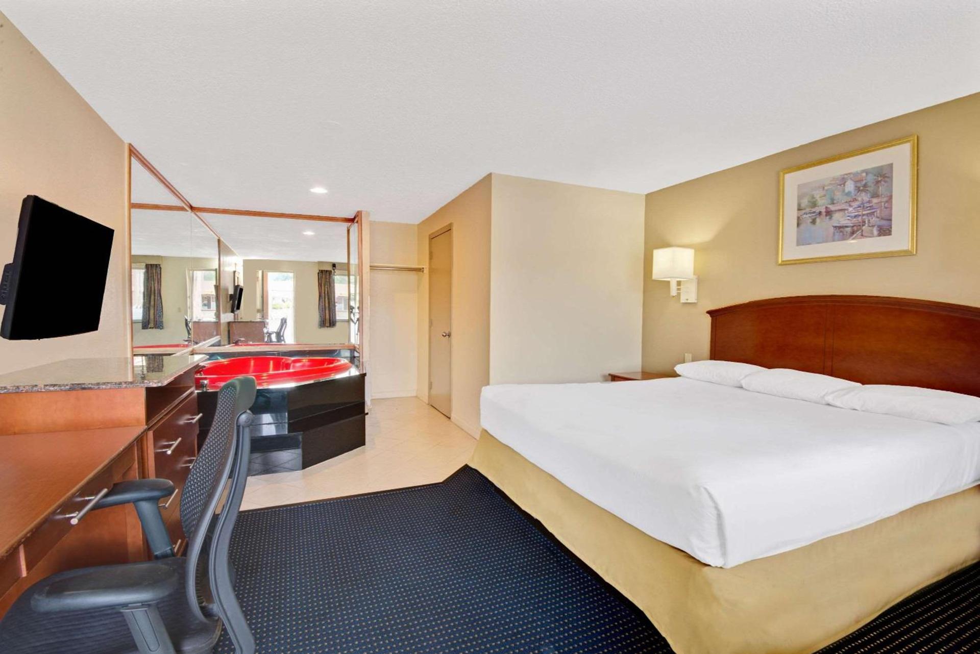 Super 8 by Wyndham Milford/New Haven photo 10