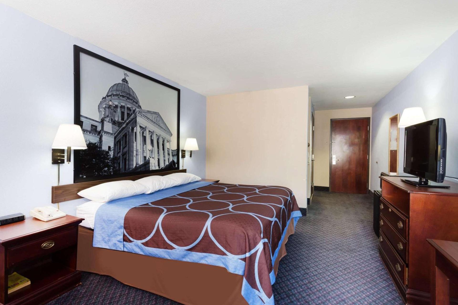 Super 8 by Wyndham Indianola photo 10