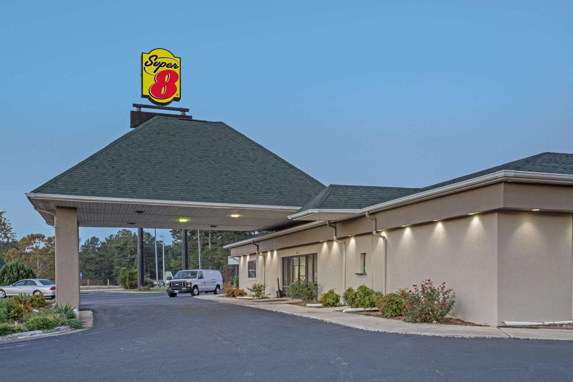 Super 8 by Wyndham Dunn photo 2