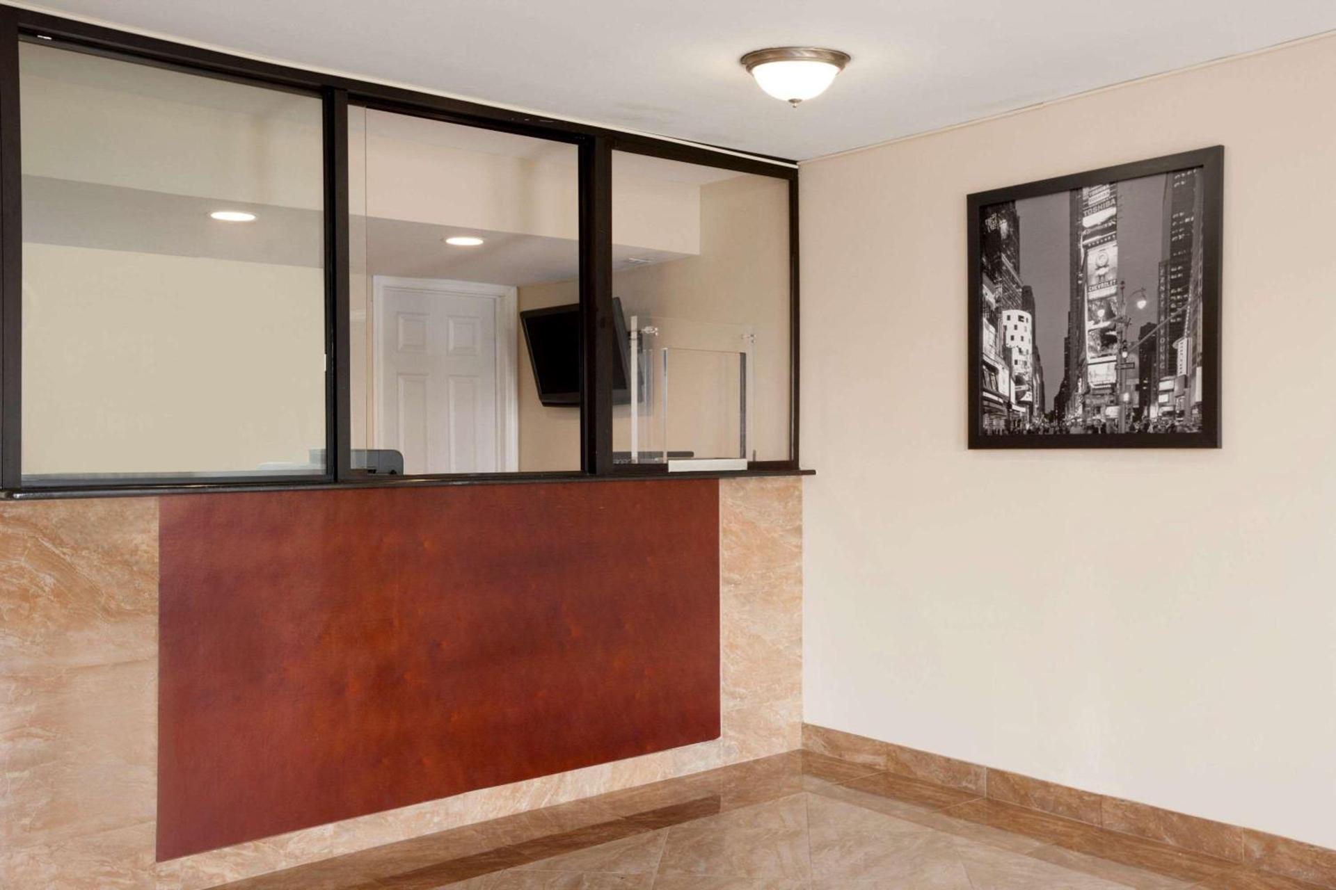 Super 8 by Wyndham Rahway/Newark photo 30