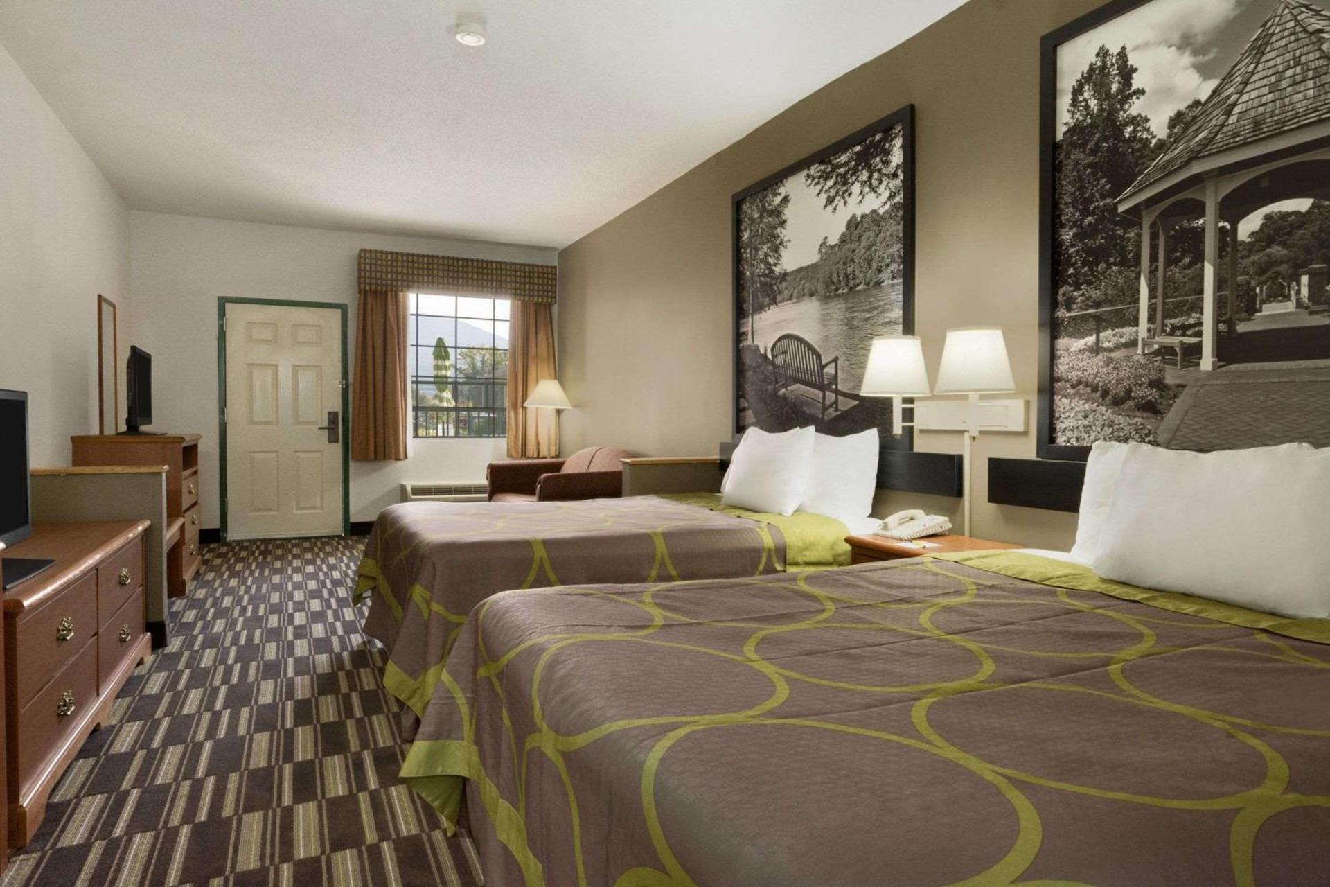 Super 8 by Wyndham Chatsworth/Dalton photo 13