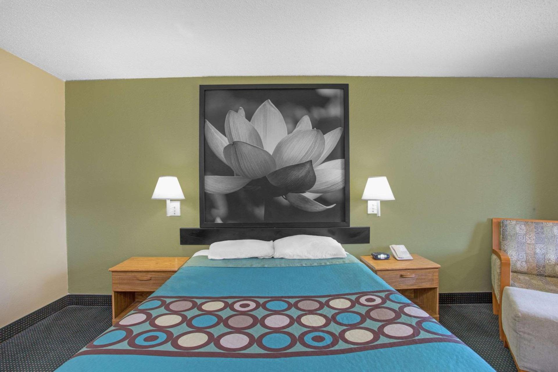 Super 8 by Wyndham Dunn photo 9