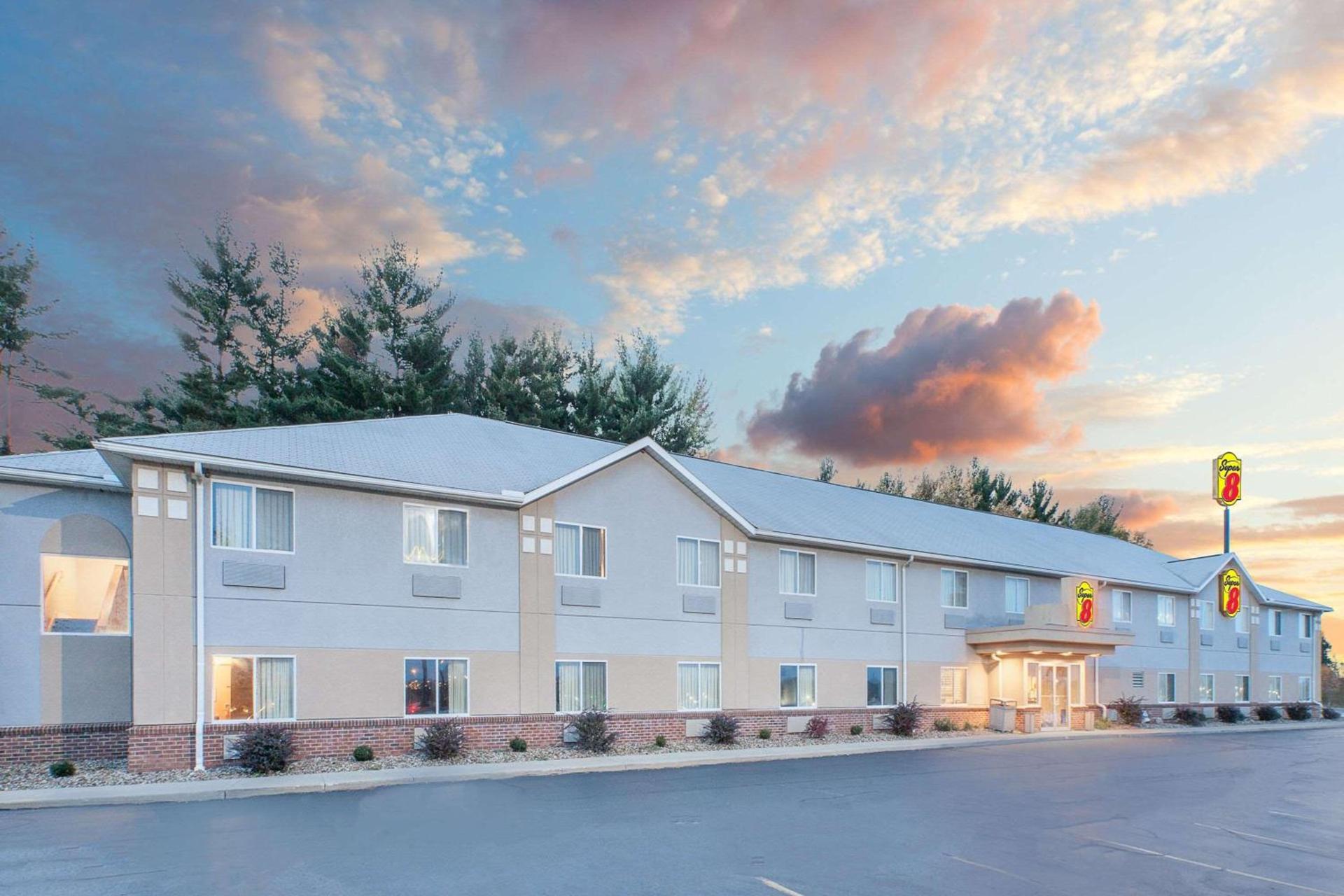 Super 8 by Wyndham Seville photo 1