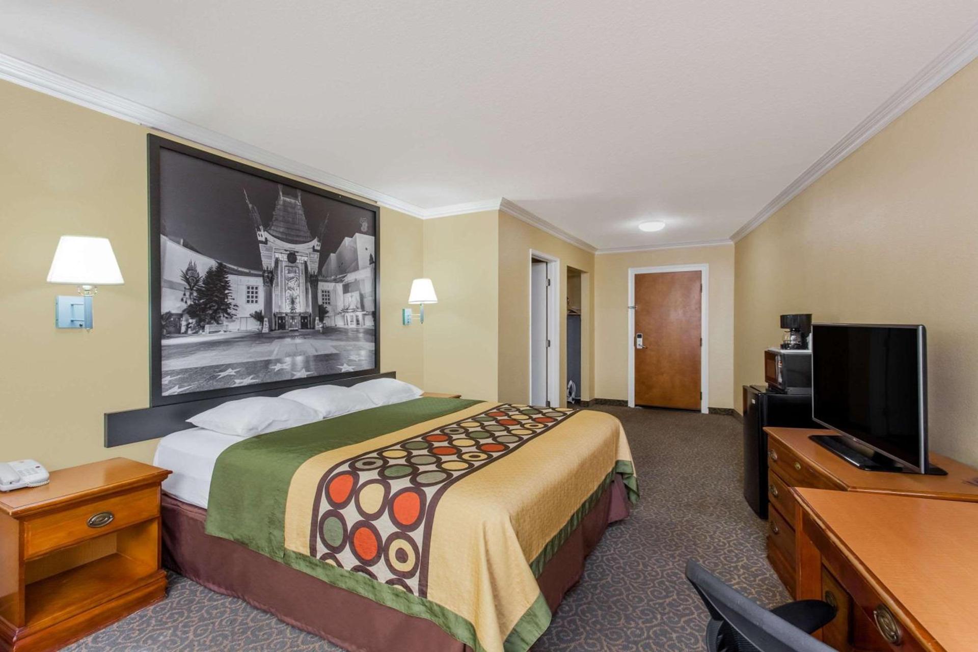 Super 8 by Wyndham Los Angeles Downtown photo 8