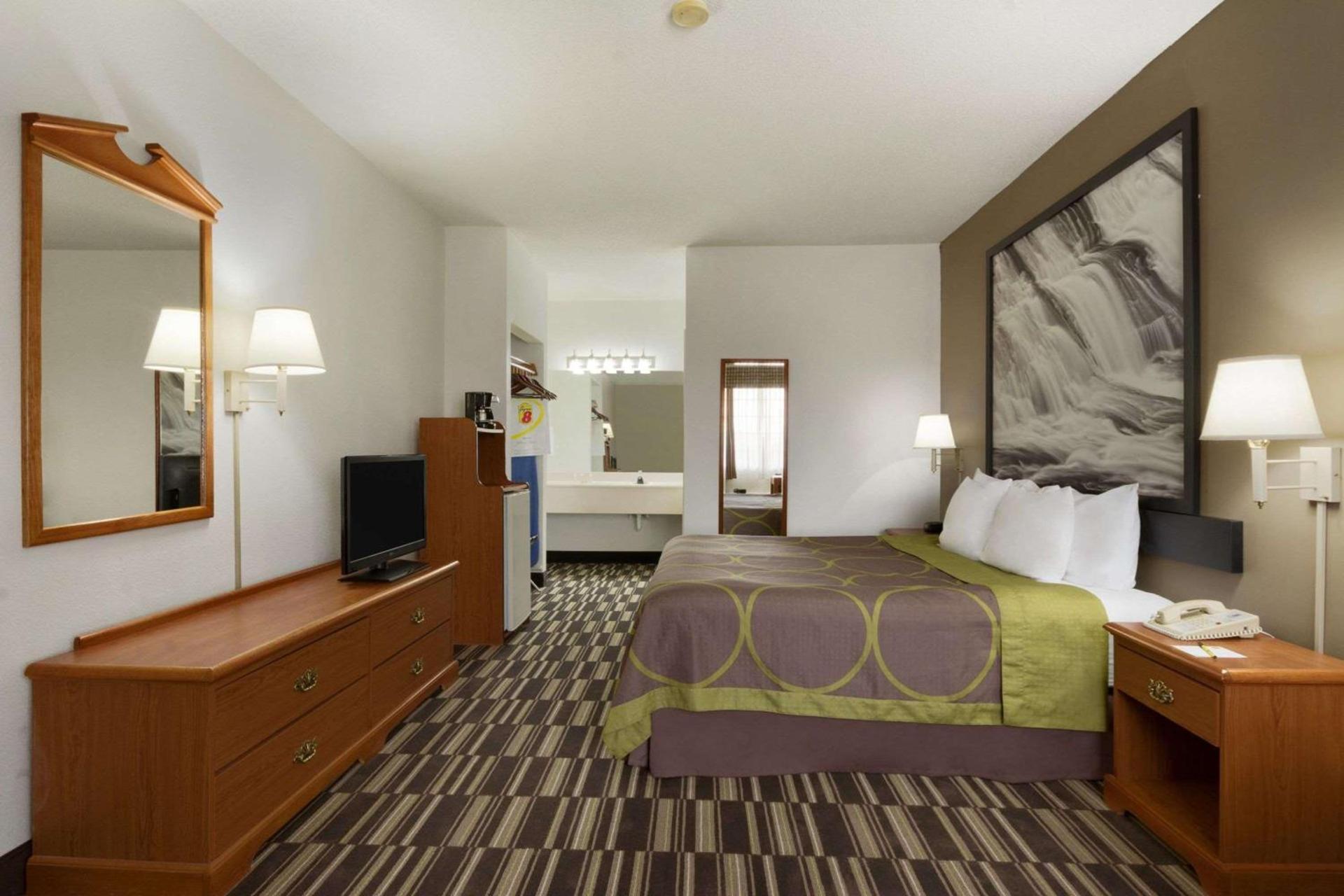 Super 8 by Wyndham Chatsworth/Dalton photo 6