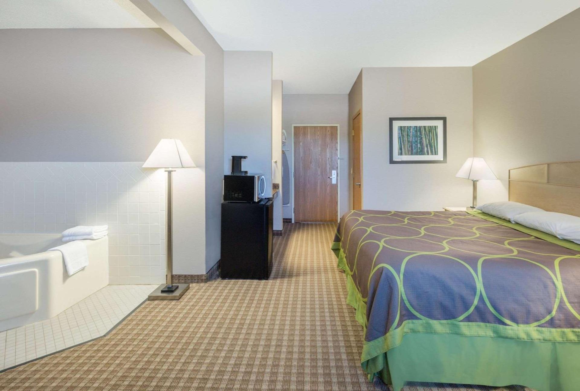 Super 8 by Wyndham Carroll/East photo 18
