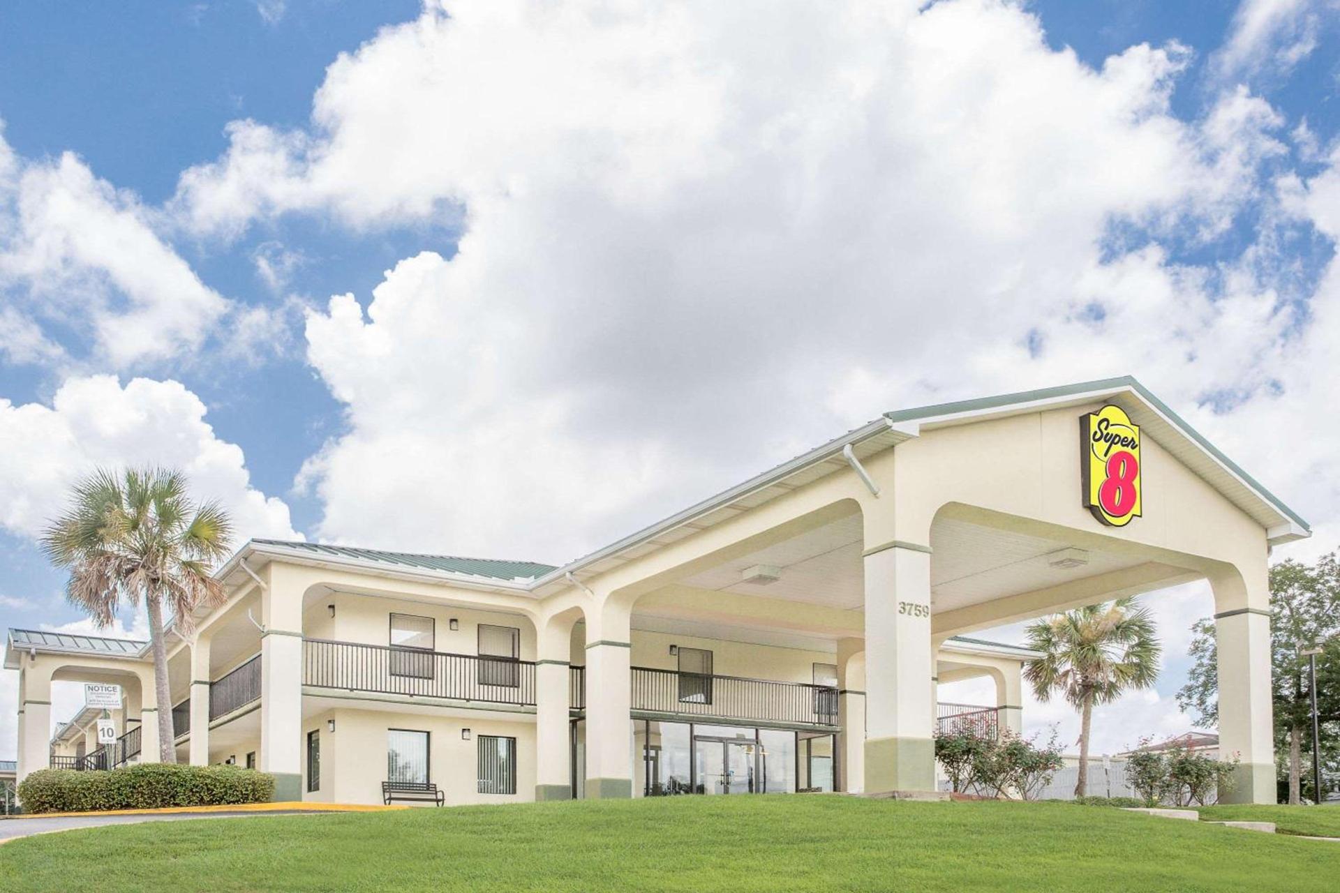 Super 8 by Wyndham Mobile photo 1