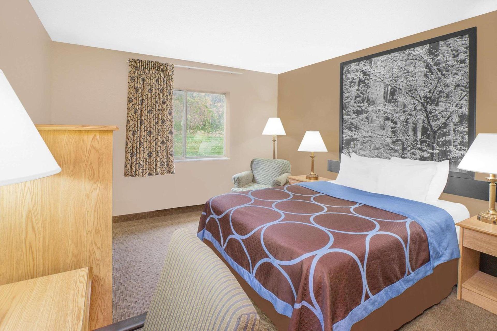 Super 8 by Wyndham Seville photo 9