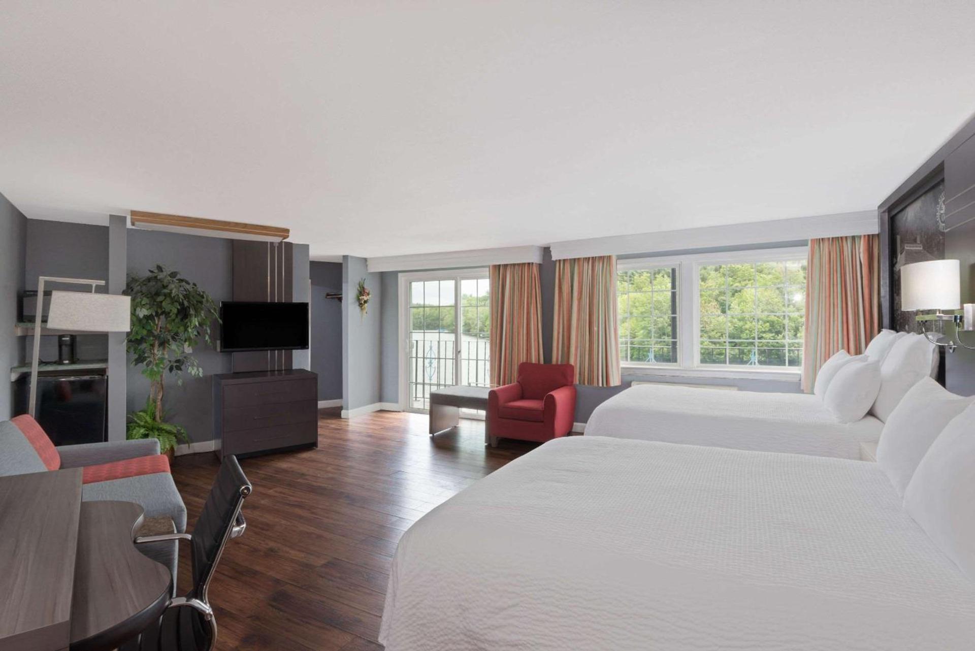 Super 8 by Wyndham Sturbridge photo 13