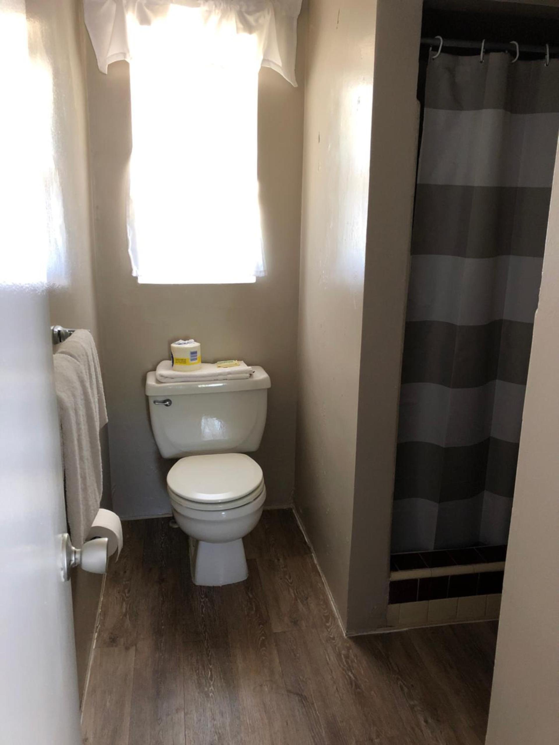 Pennwood Motor Lodge photo 28