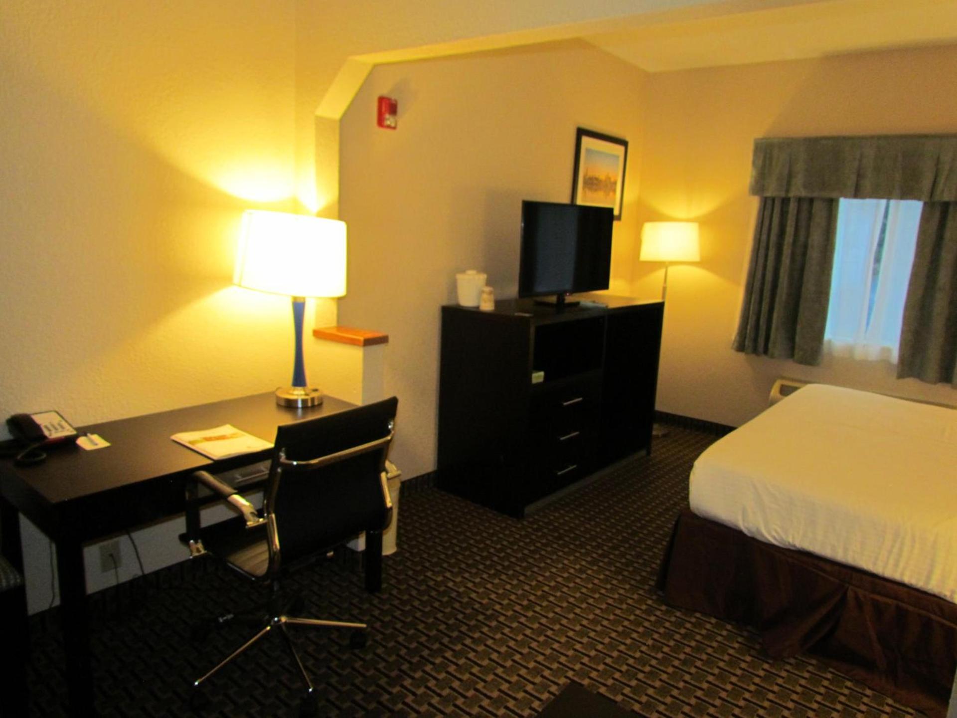 Ramada by Wyndham Glendale Heights/Lombard photo 16