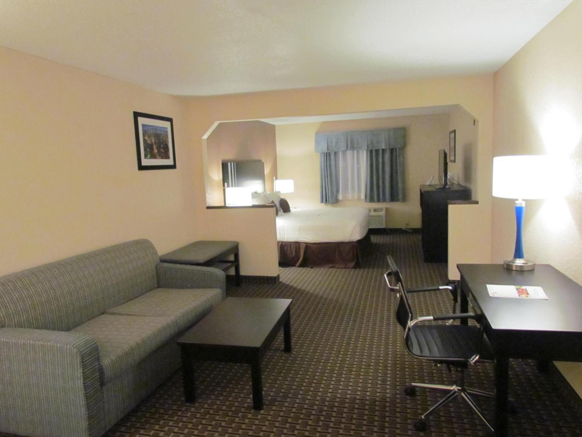 Ramada by Wyndham Glendale Heights/Lombard photo 17