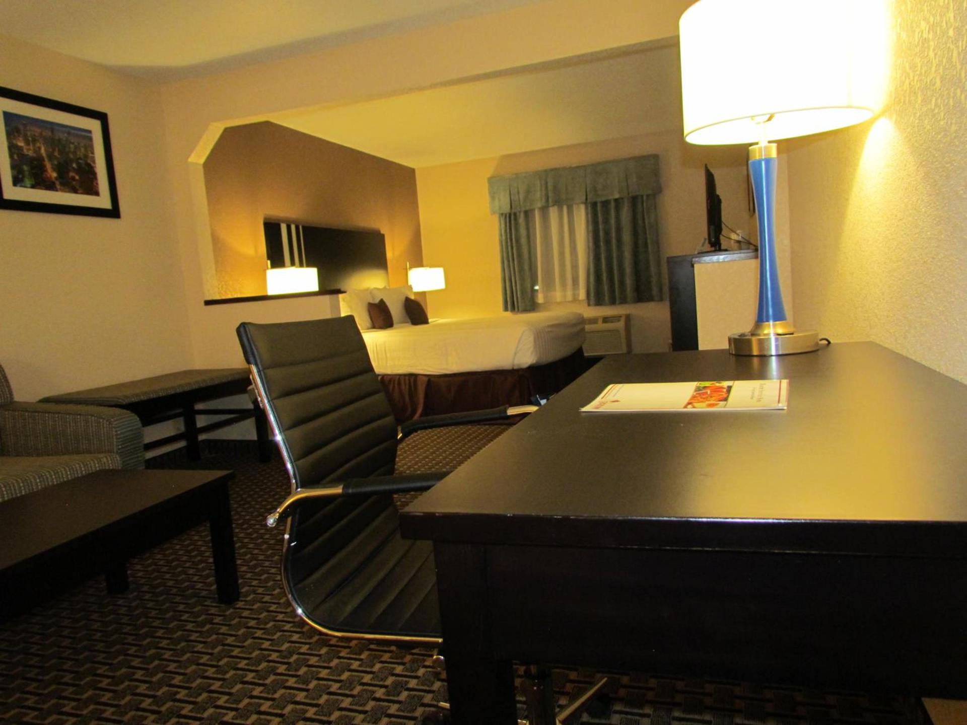 Ramada by Wyndham Glendale Heights/Lombard photo 18