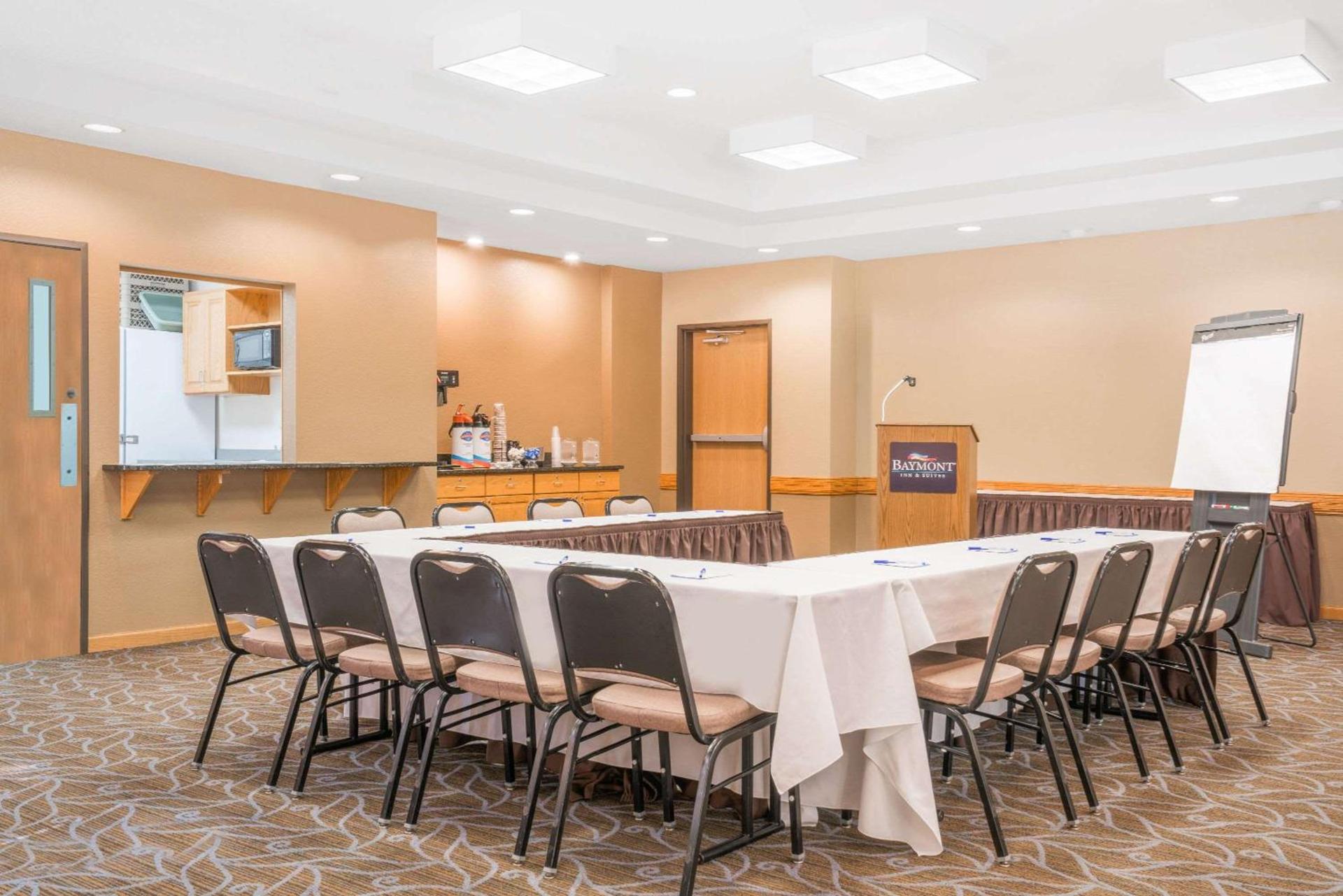 Baymont by Wyndham Owatonna photo 59