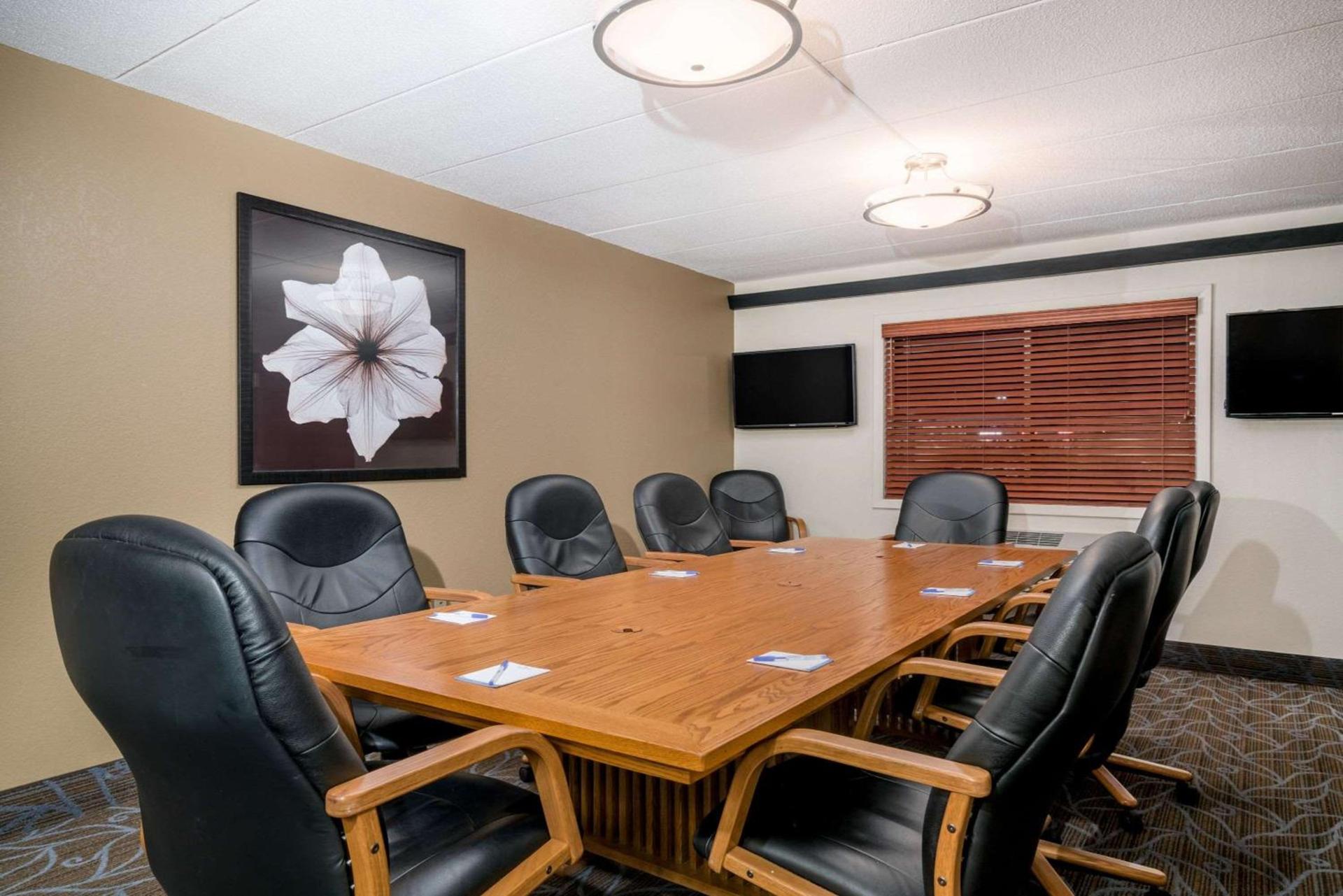 Baymont by Wyndham Owatonna photo 60