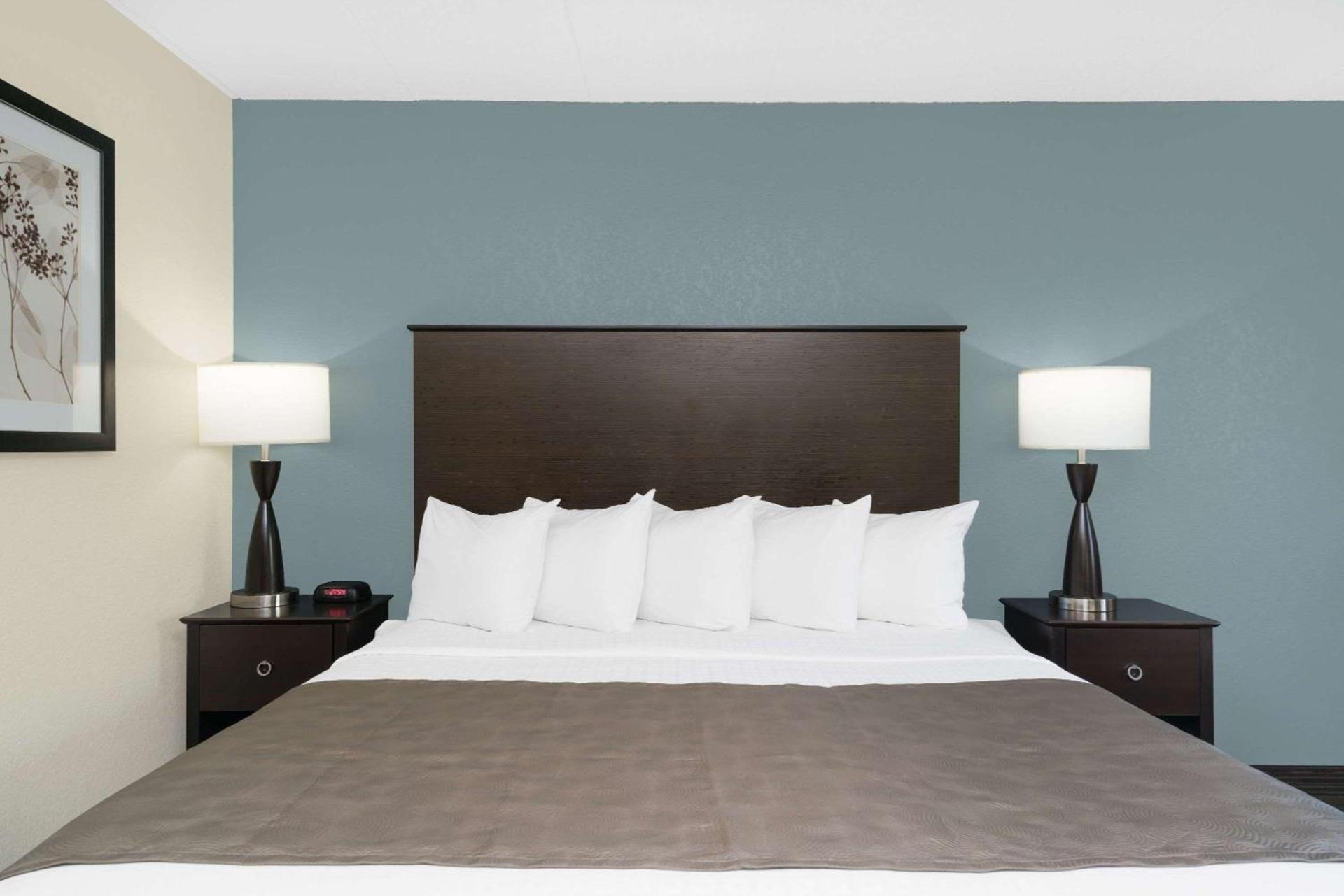 Baymont by Wyndham Owatonna photo 24