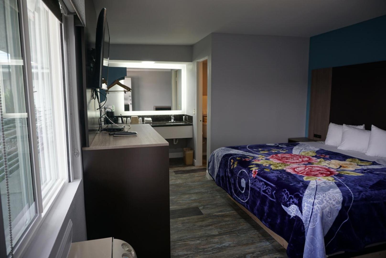 Thunderbird Motel photo 5