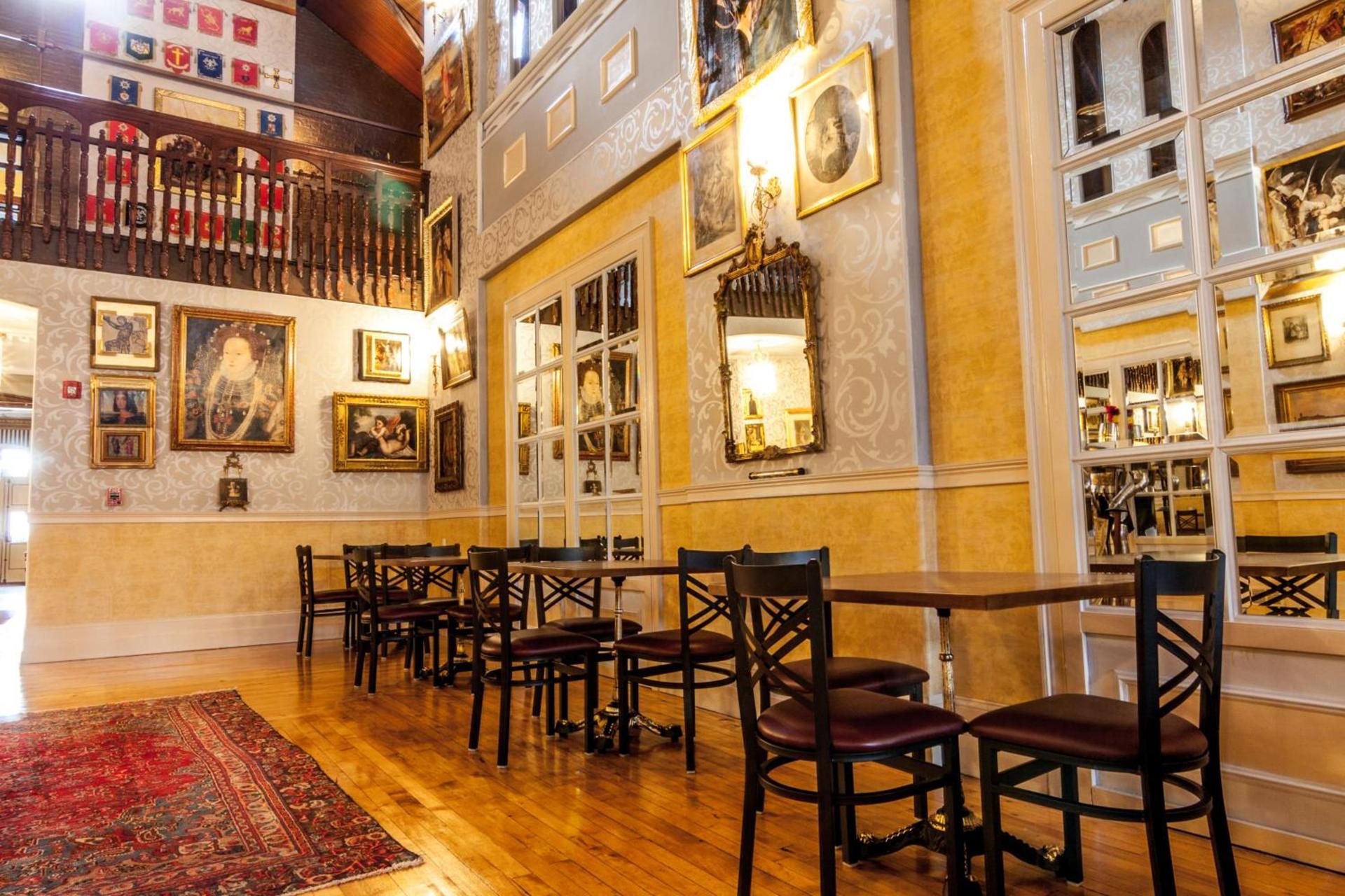 Amsterdam Castle NY photo 17
