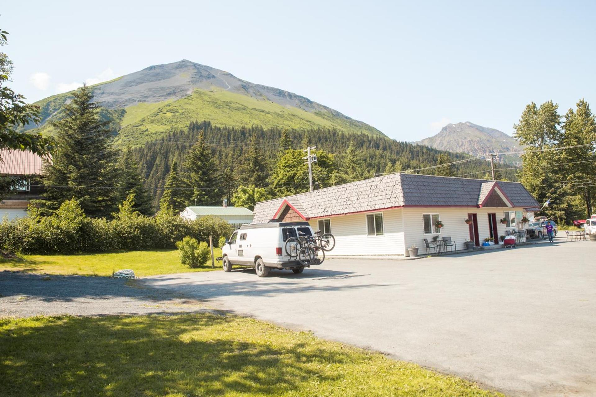 Trailhead Lodging photo 1