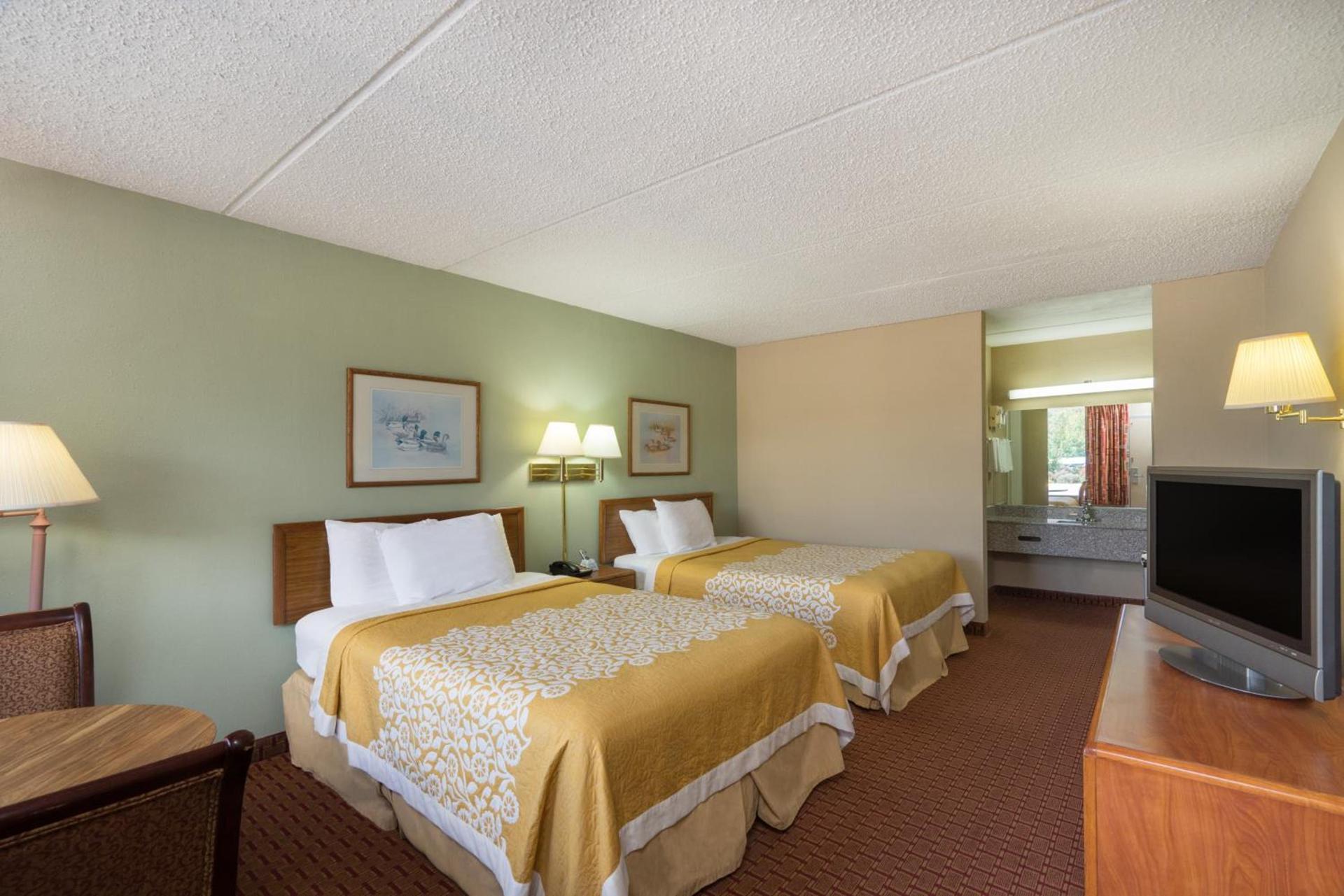 Days Inn by Wyndham Hurricane Mills photo 31