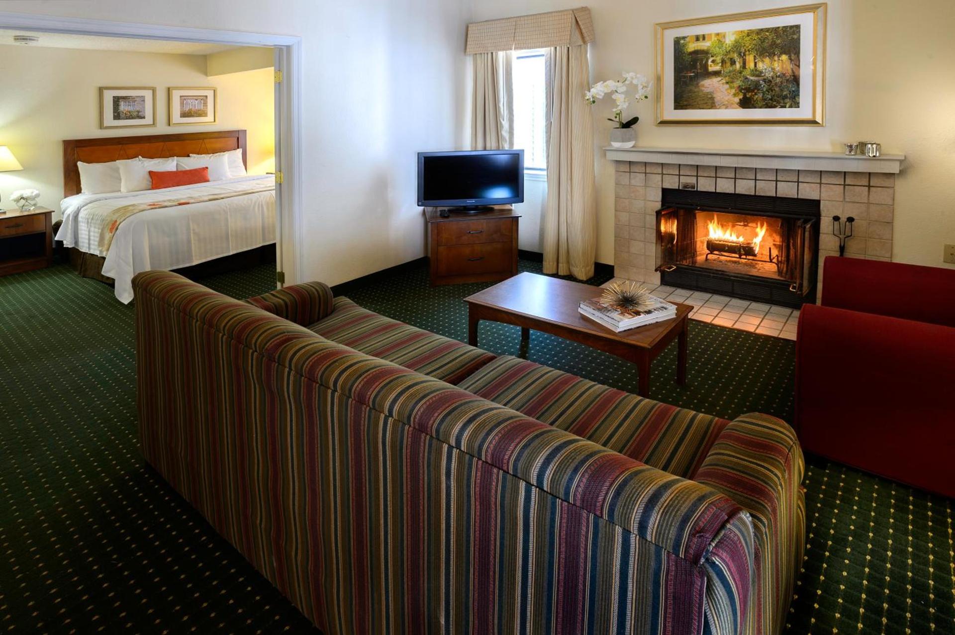 Residences at Daniel Webster photo 4