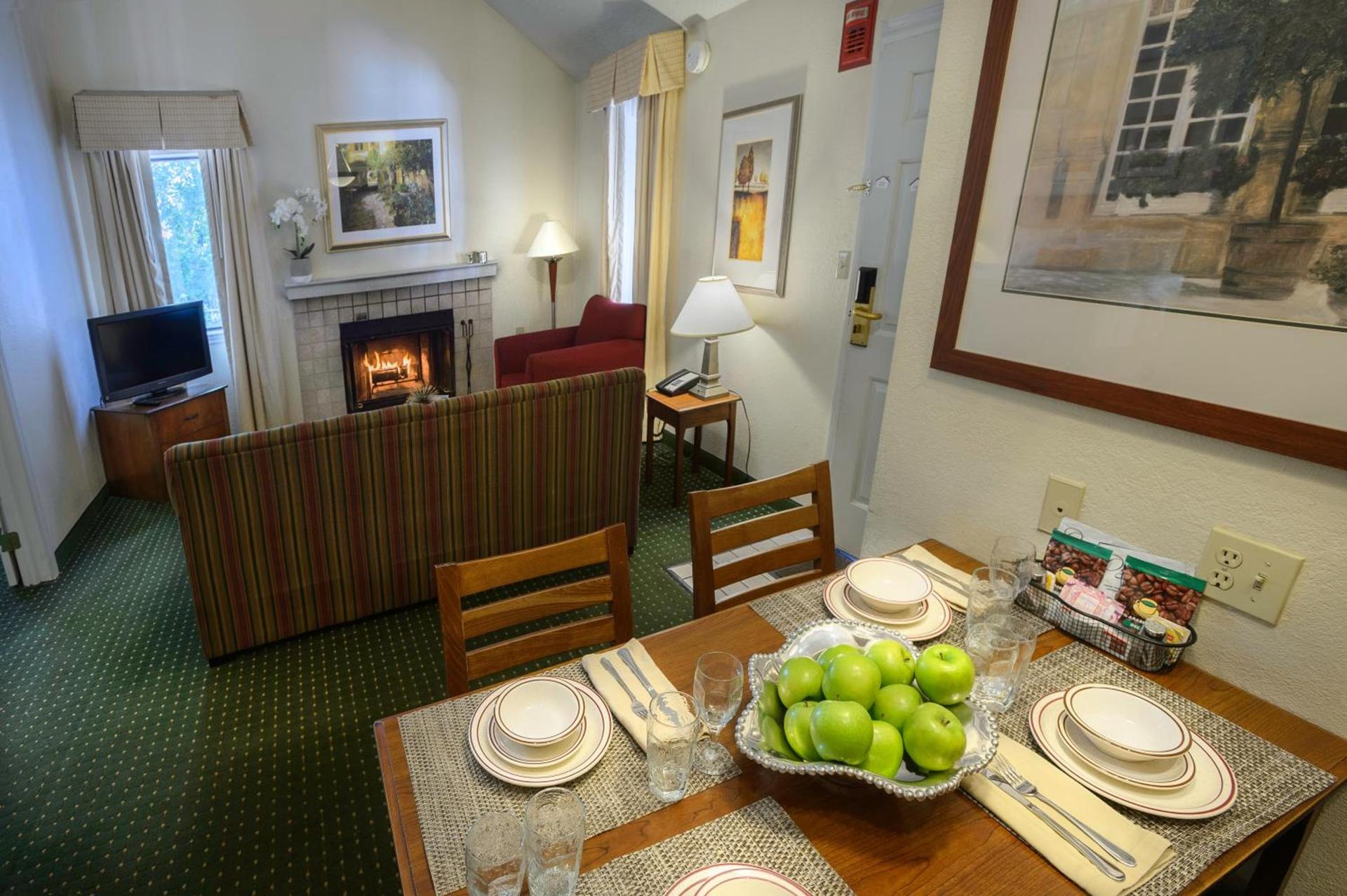 Residences at Daniel Webster photo 5