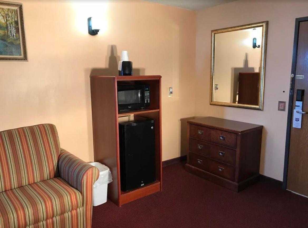Heartland Hotel & Suites photo 29