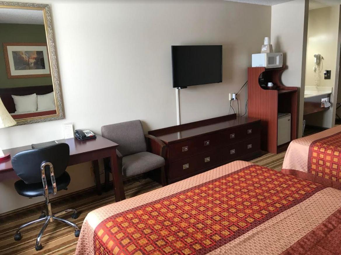Heartland Hotel & Suites photo 24