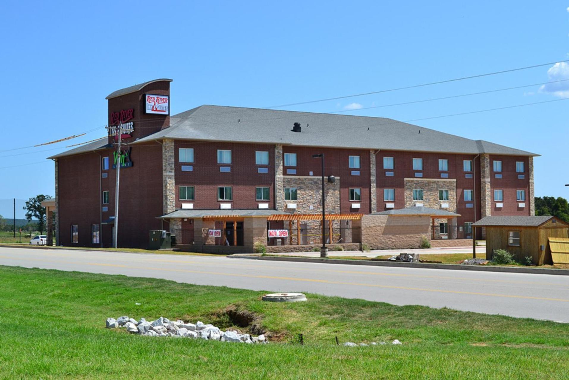 Red River Inn and Suites photo 1