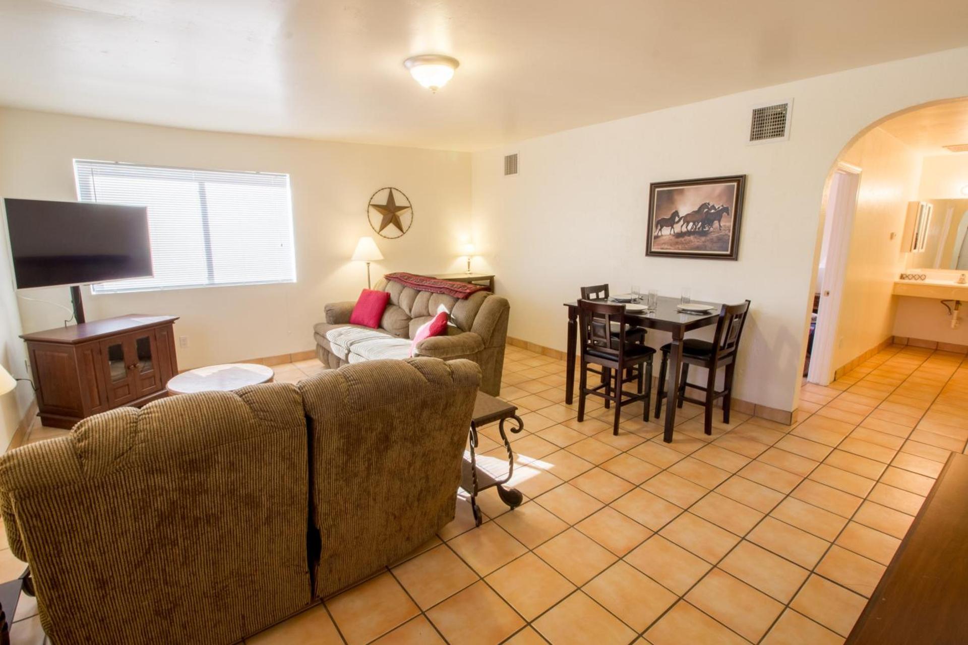Stagecoach Suites photo 3
