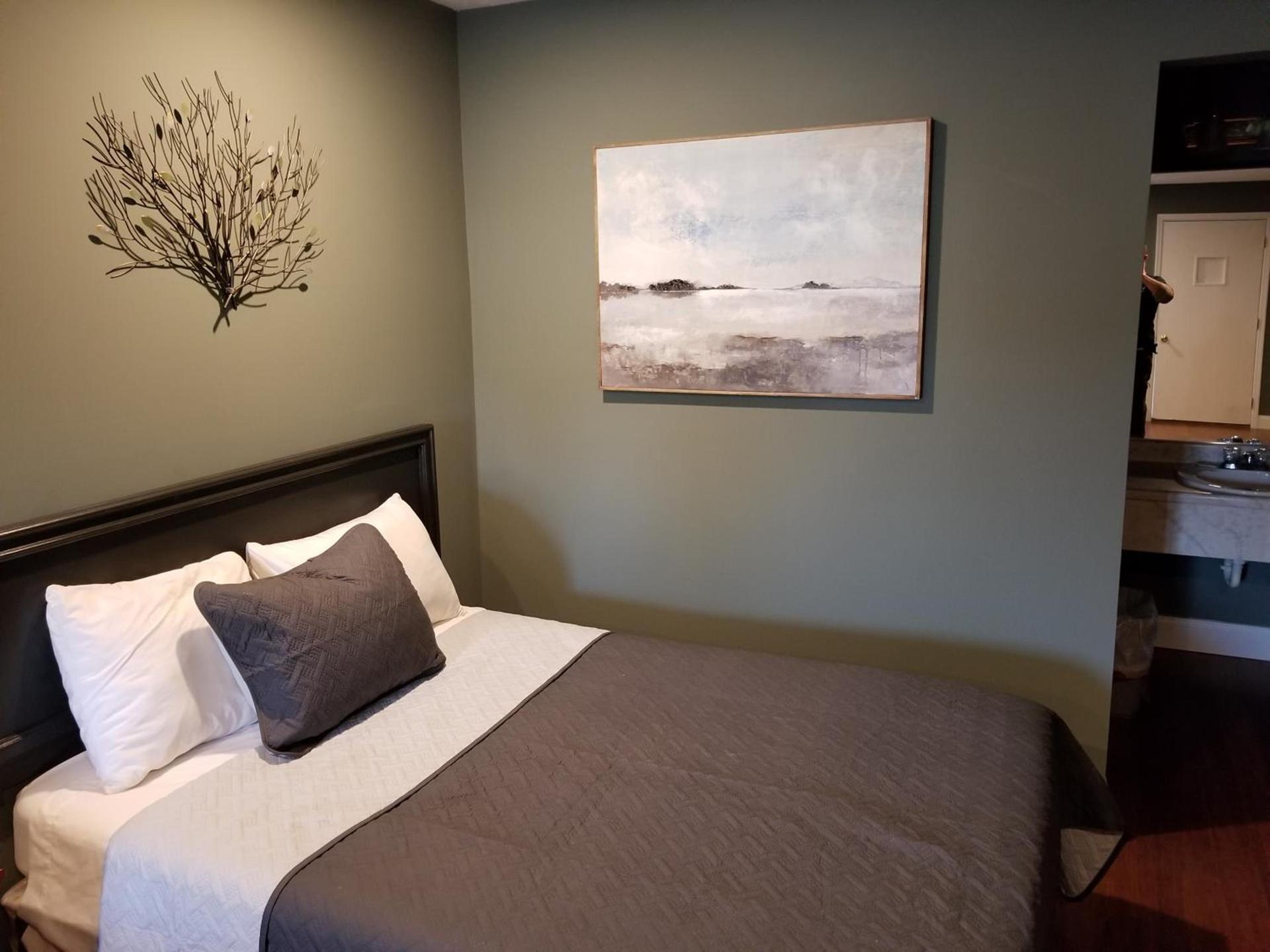 Brown's Motel photo 3