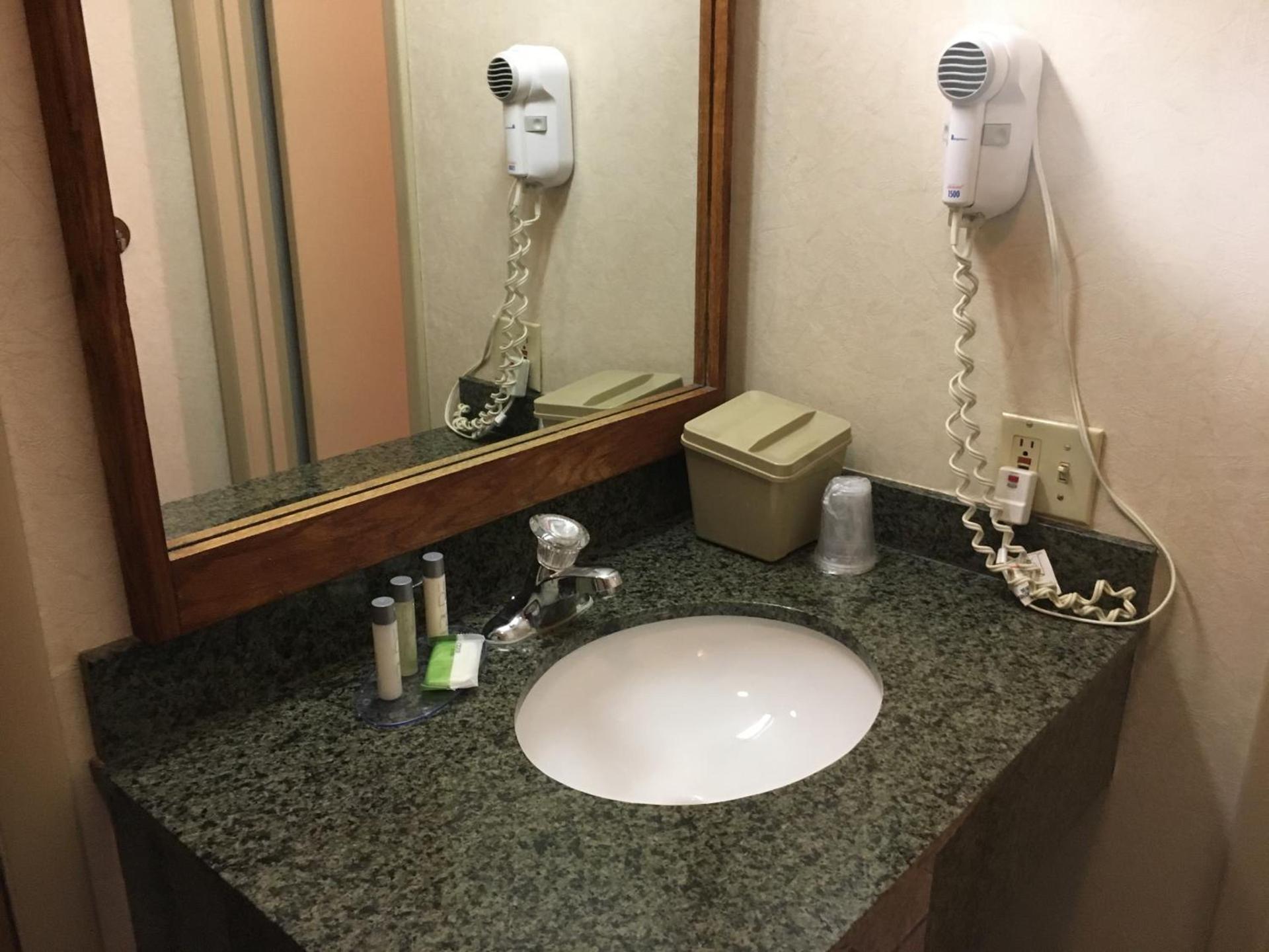 Landmark Motor Inn photo 64