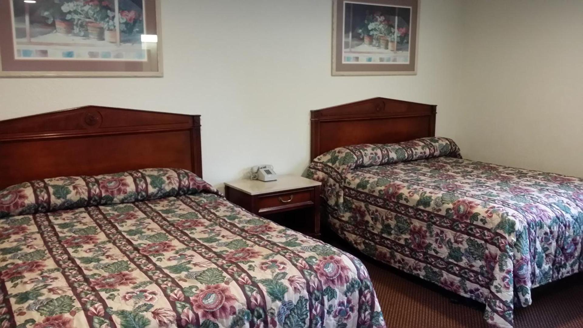 Redwood Inn Willits photo 9