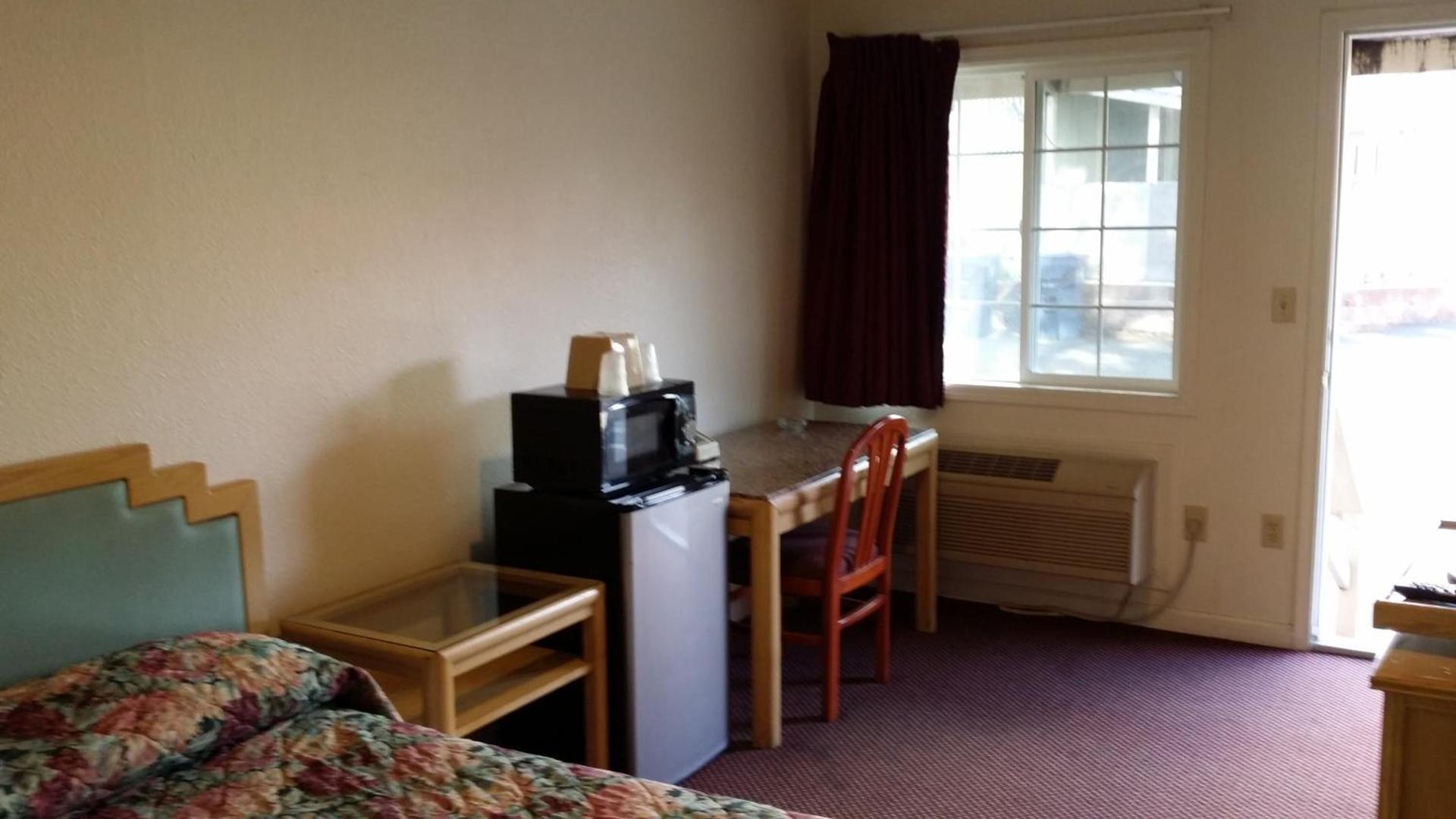 Redwood Inn Willits photo 23