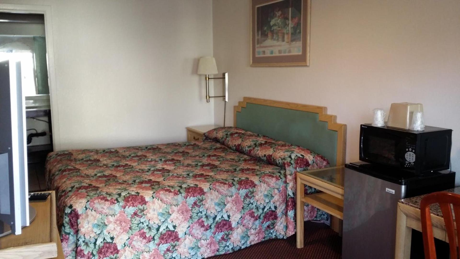 Redwood Inn Willits photo 6
