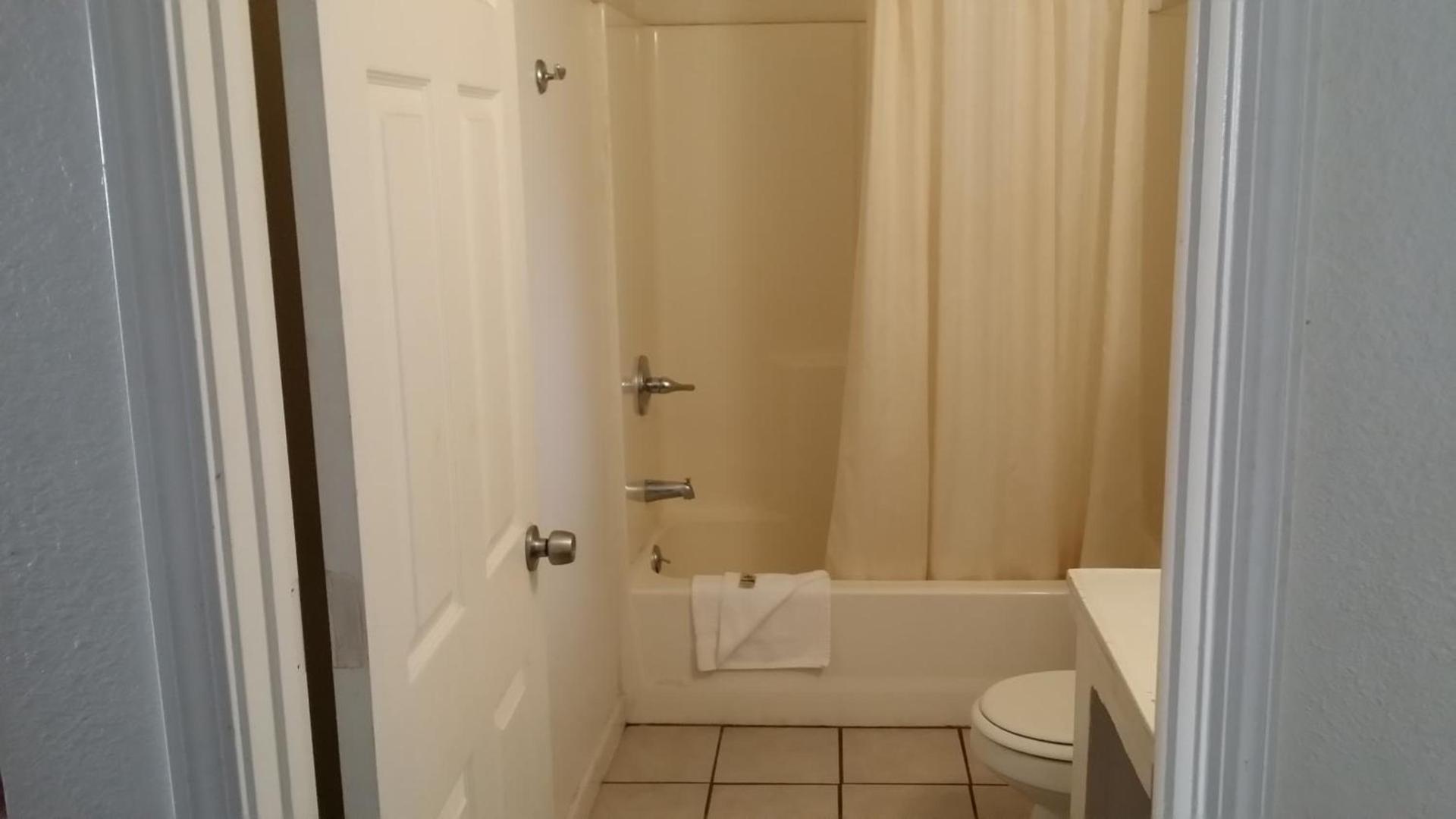 Redwood Inn Willits photo 2
