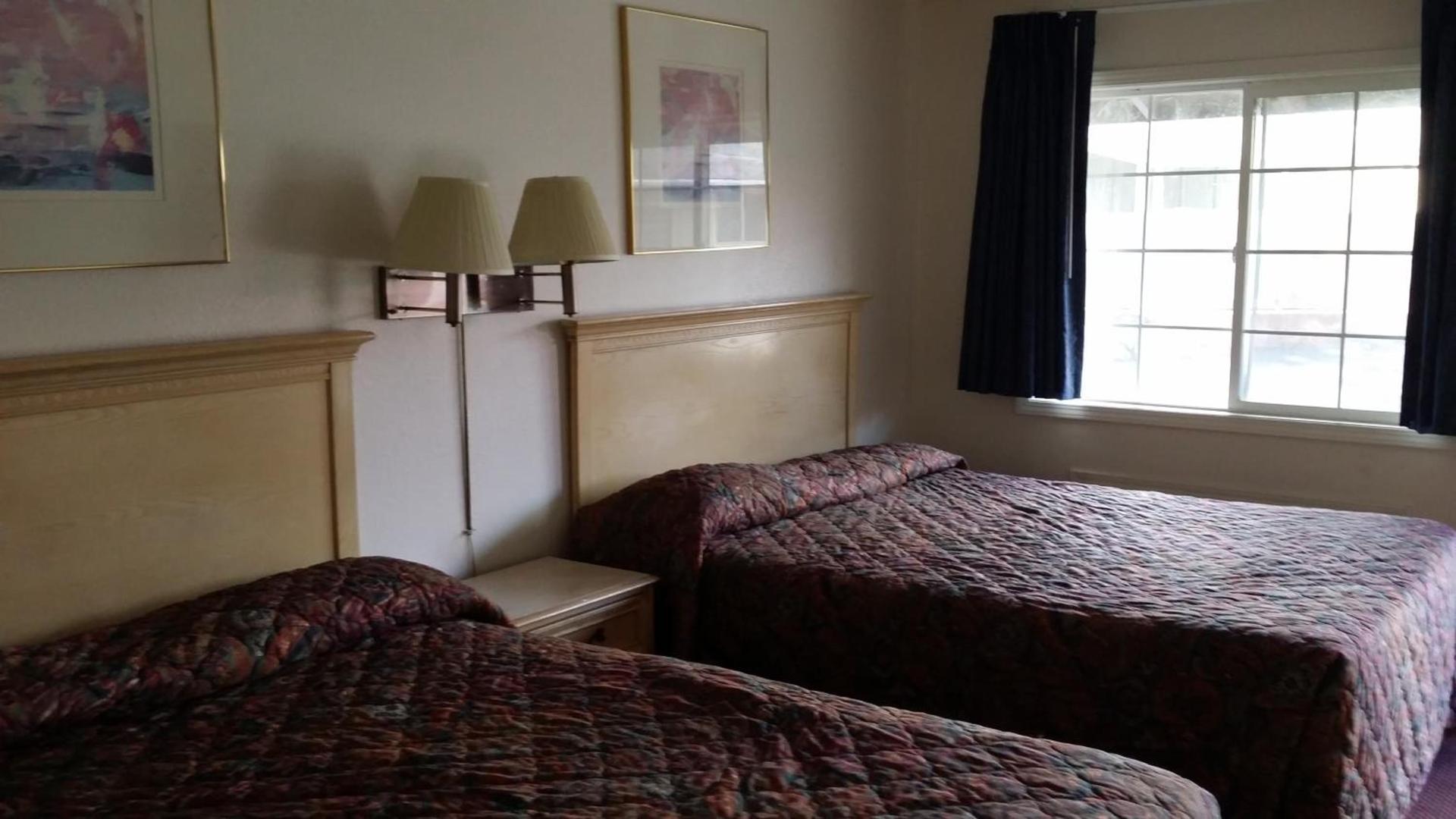 Redwood Inn Willits photo 27