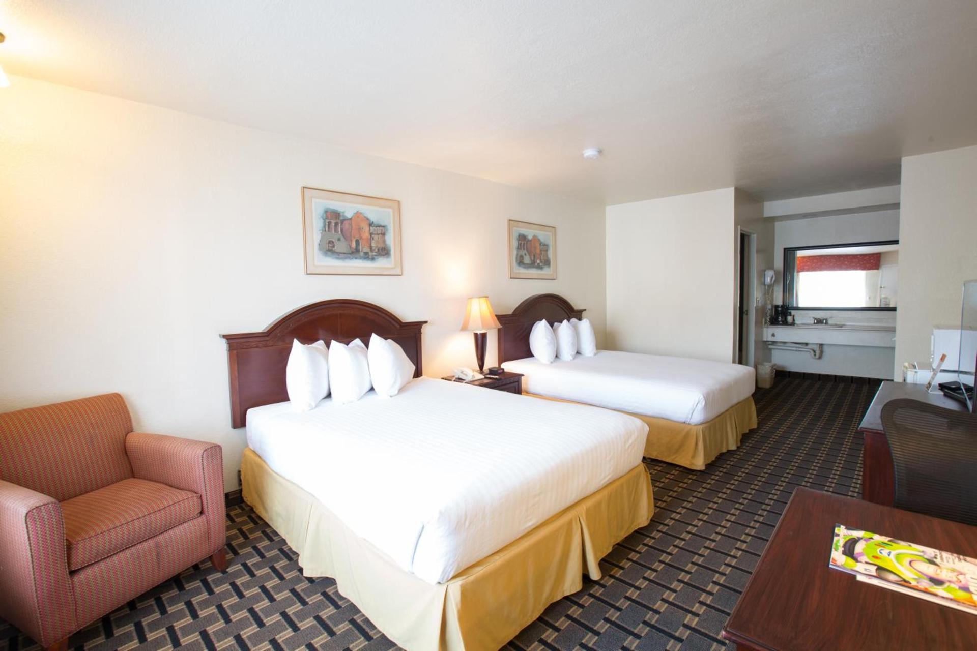 Queens Inn Anaheim photo 14