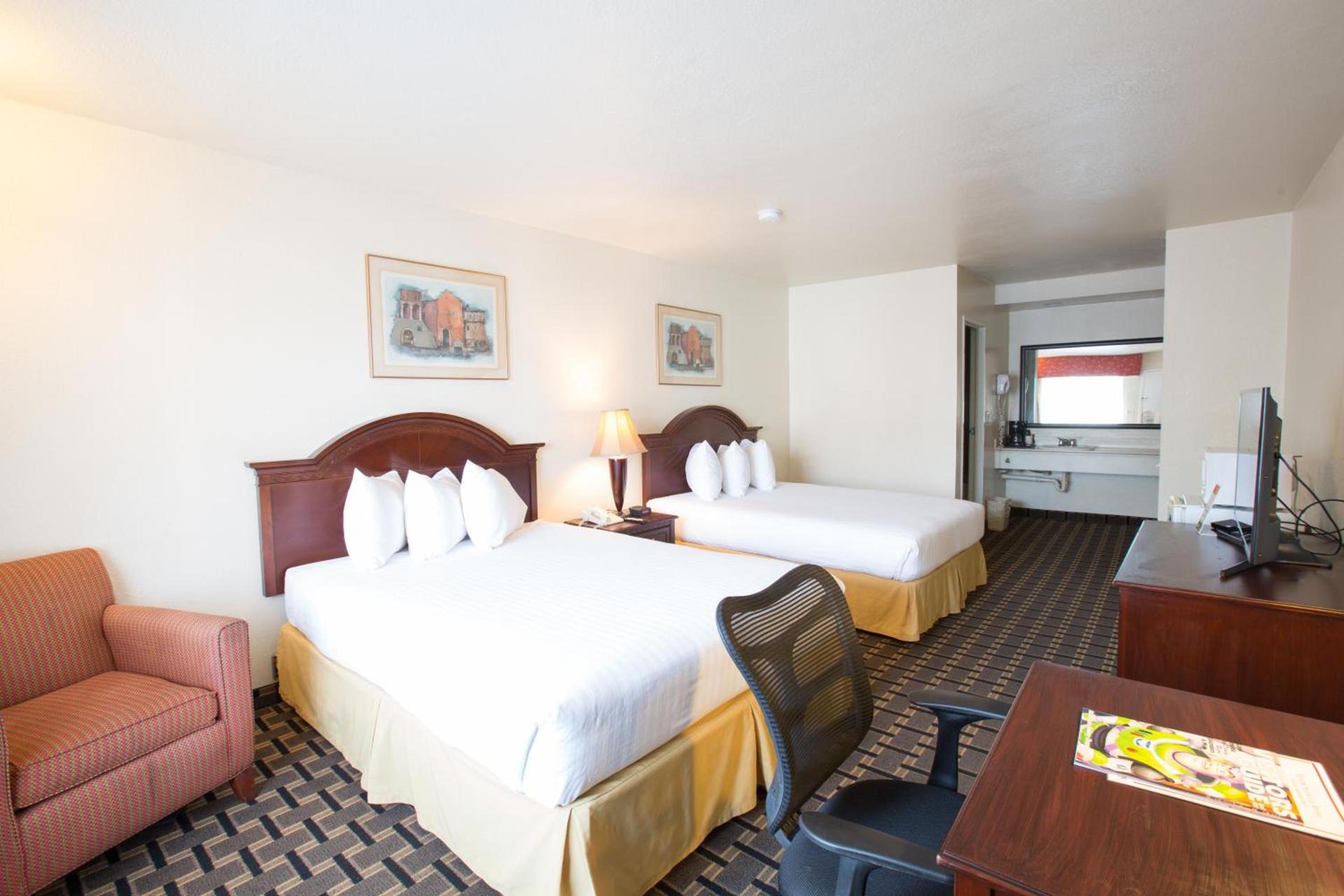 Queens Inn Anaheim photo 12