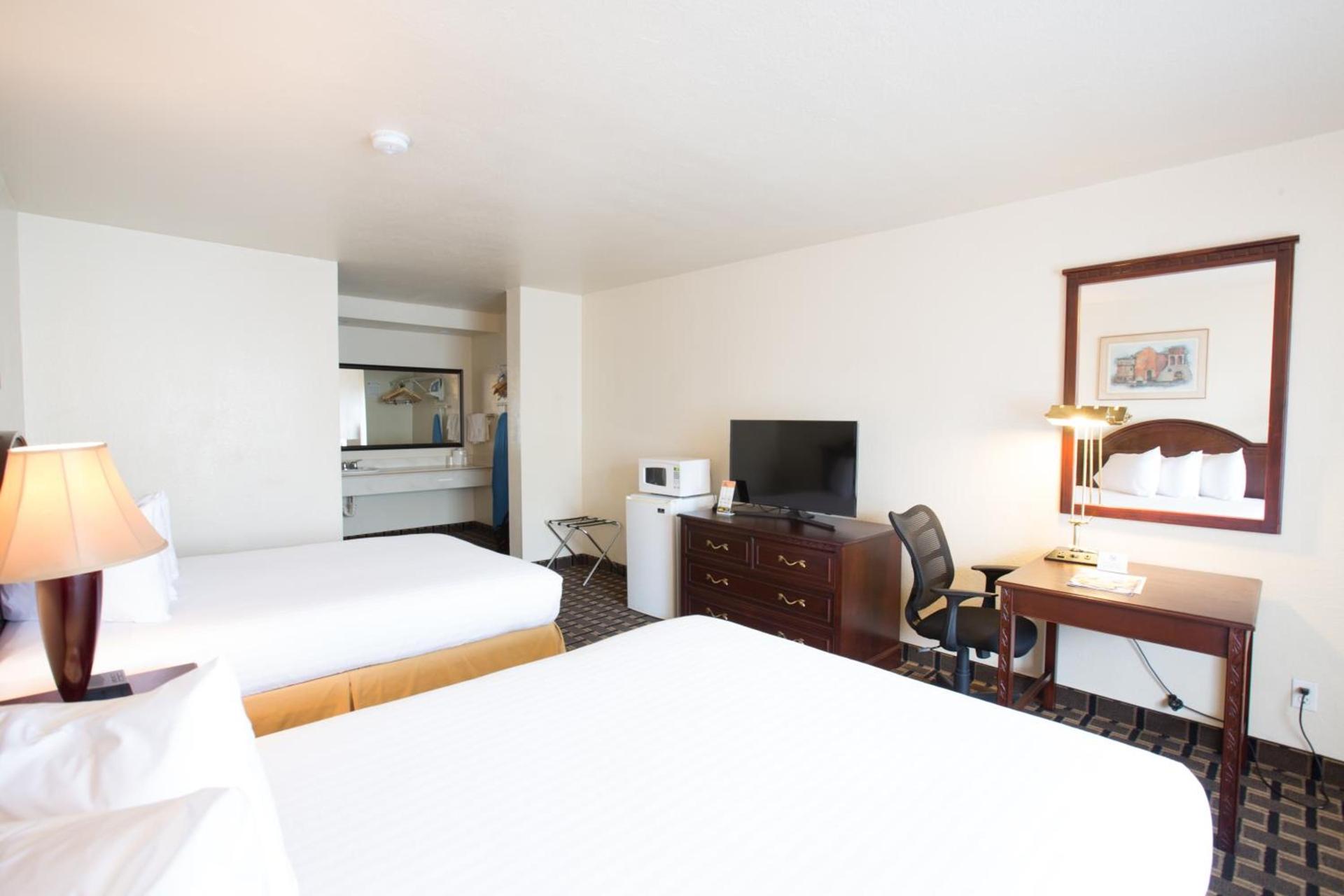 Queens Inn Anaheim photo 9