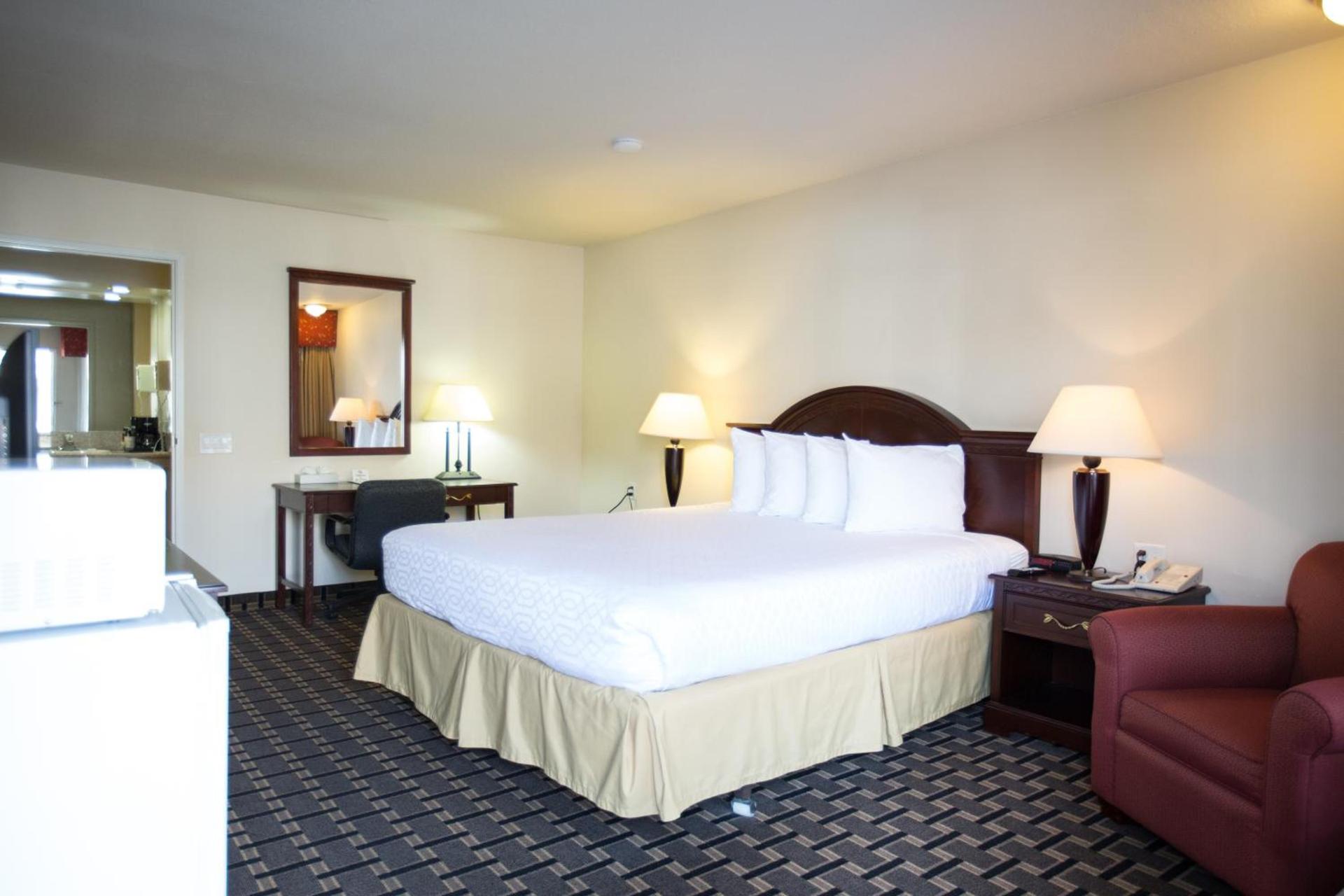 Queens Inn Anaheim photo 8