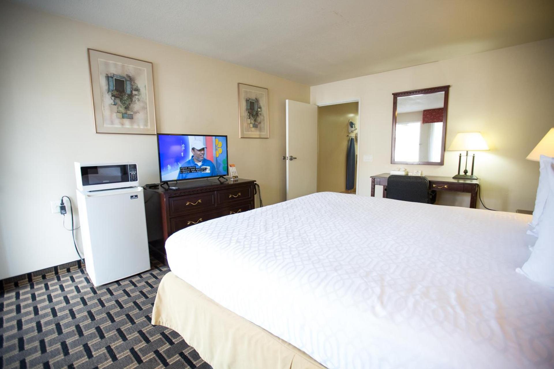 Queens Inn Anaheim photo 7